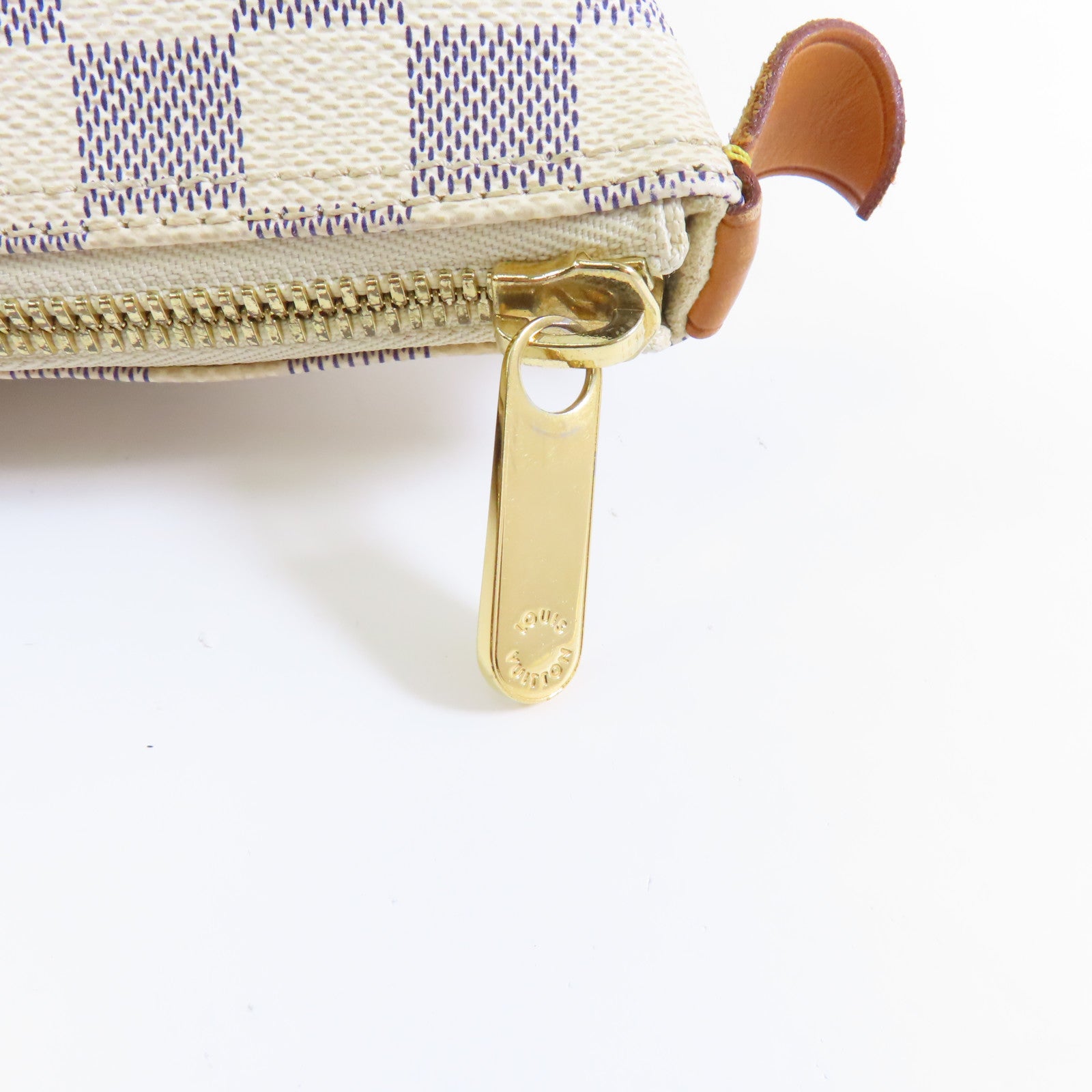 LOUIS VUITTON Damier Azur Saleya MM金扣肩背袋白色