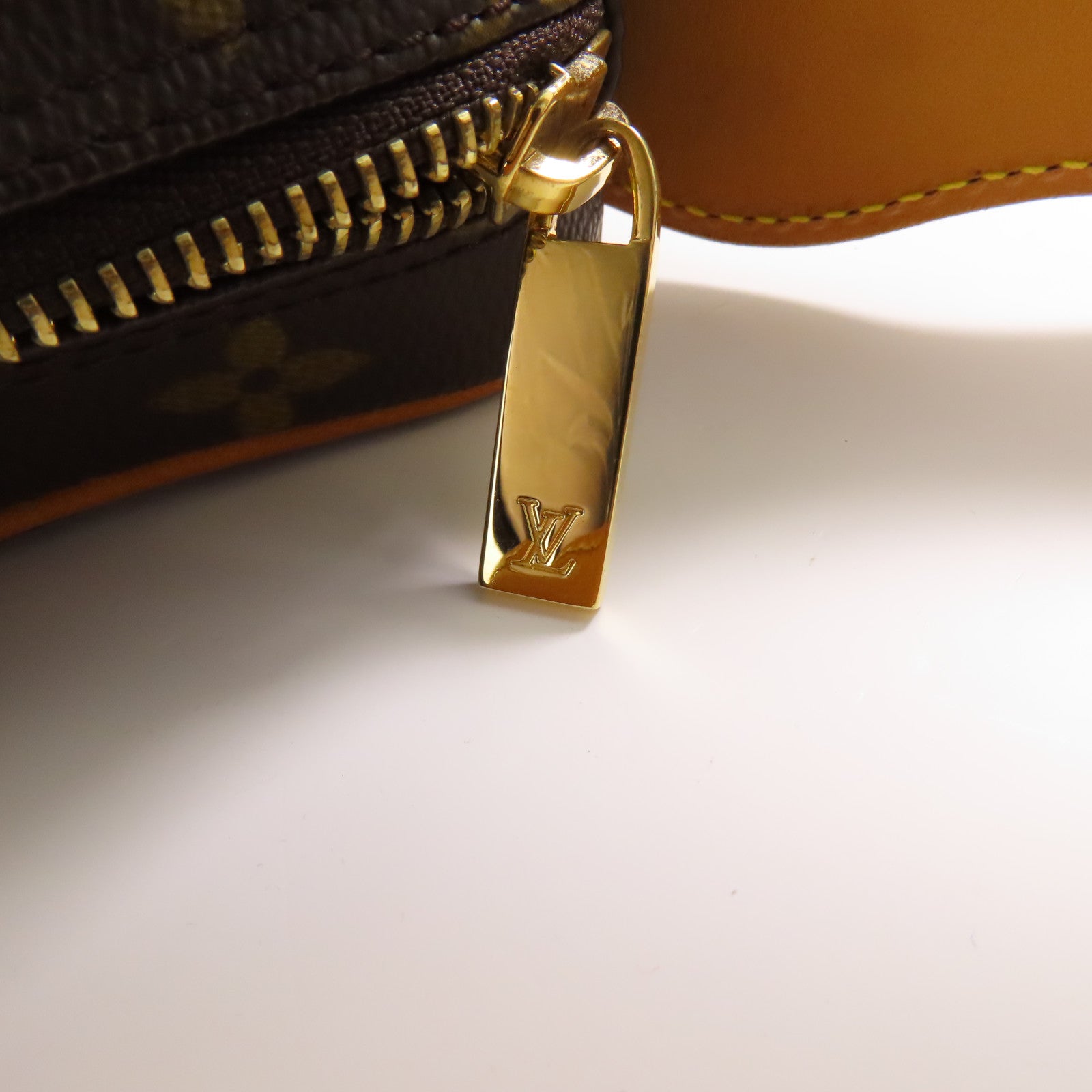 LOUIS VUITTON Monogram Croissant MM金扣肩背袋