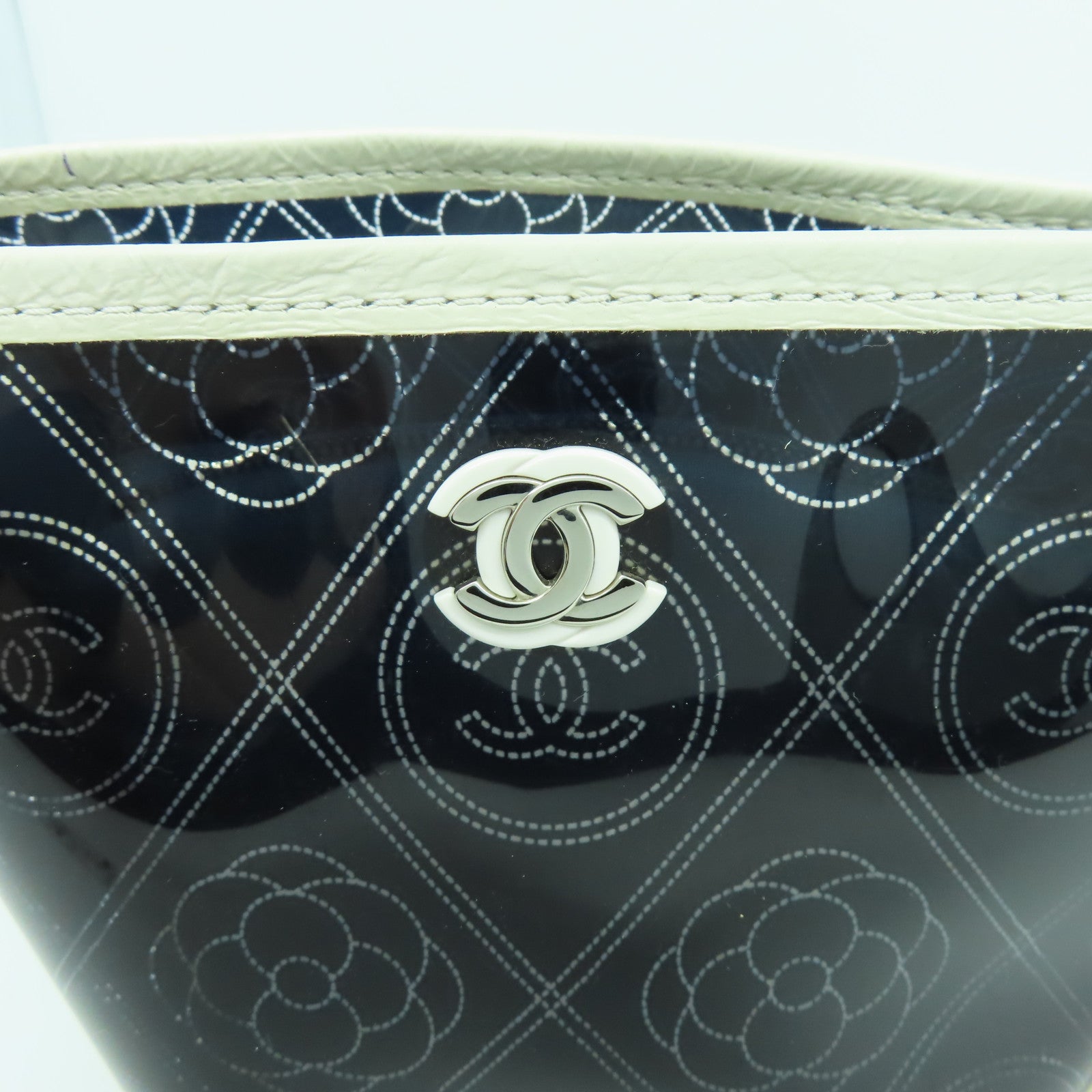 CHANEL 【清倉大減價】牛皮皮革/PVC Chain Shoulder銀扣鏈帶肩背袋黑色/白色