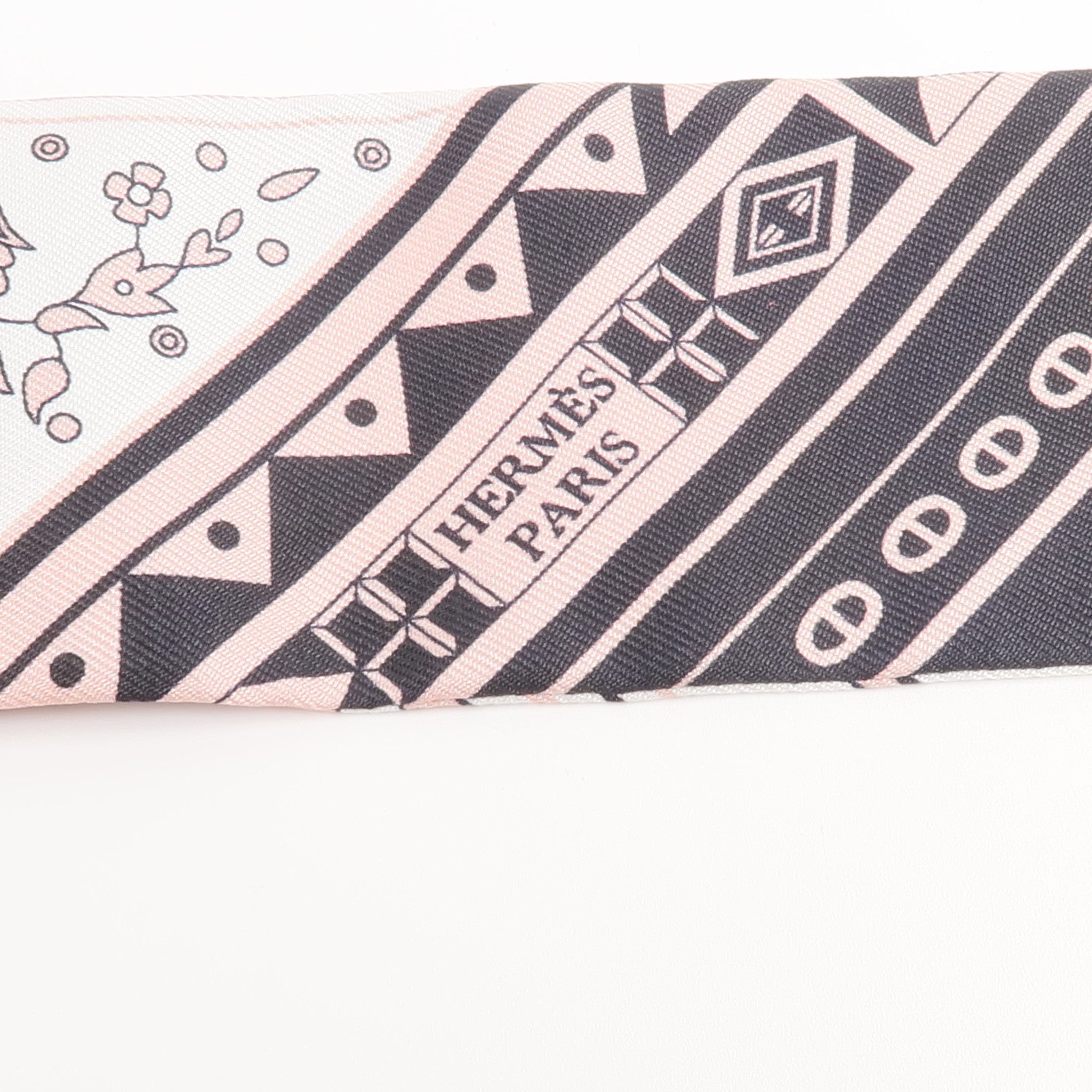 HERMES 絲質Cheval de Coeur Bandana Twilly絲巾Noir/Blanc/Vieux Rose