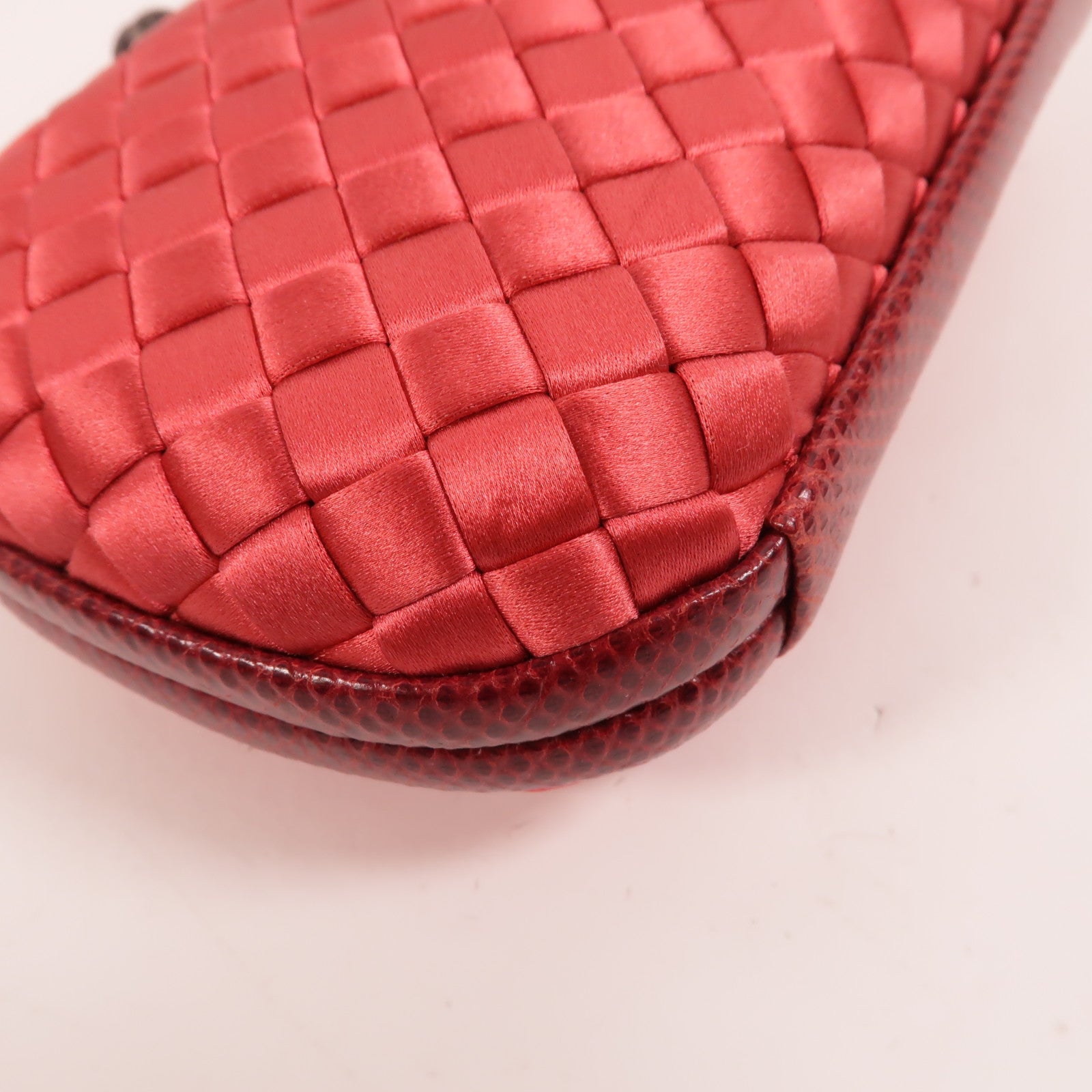 BOTTEGA VENETA Satin Knot Clutch手拿包
