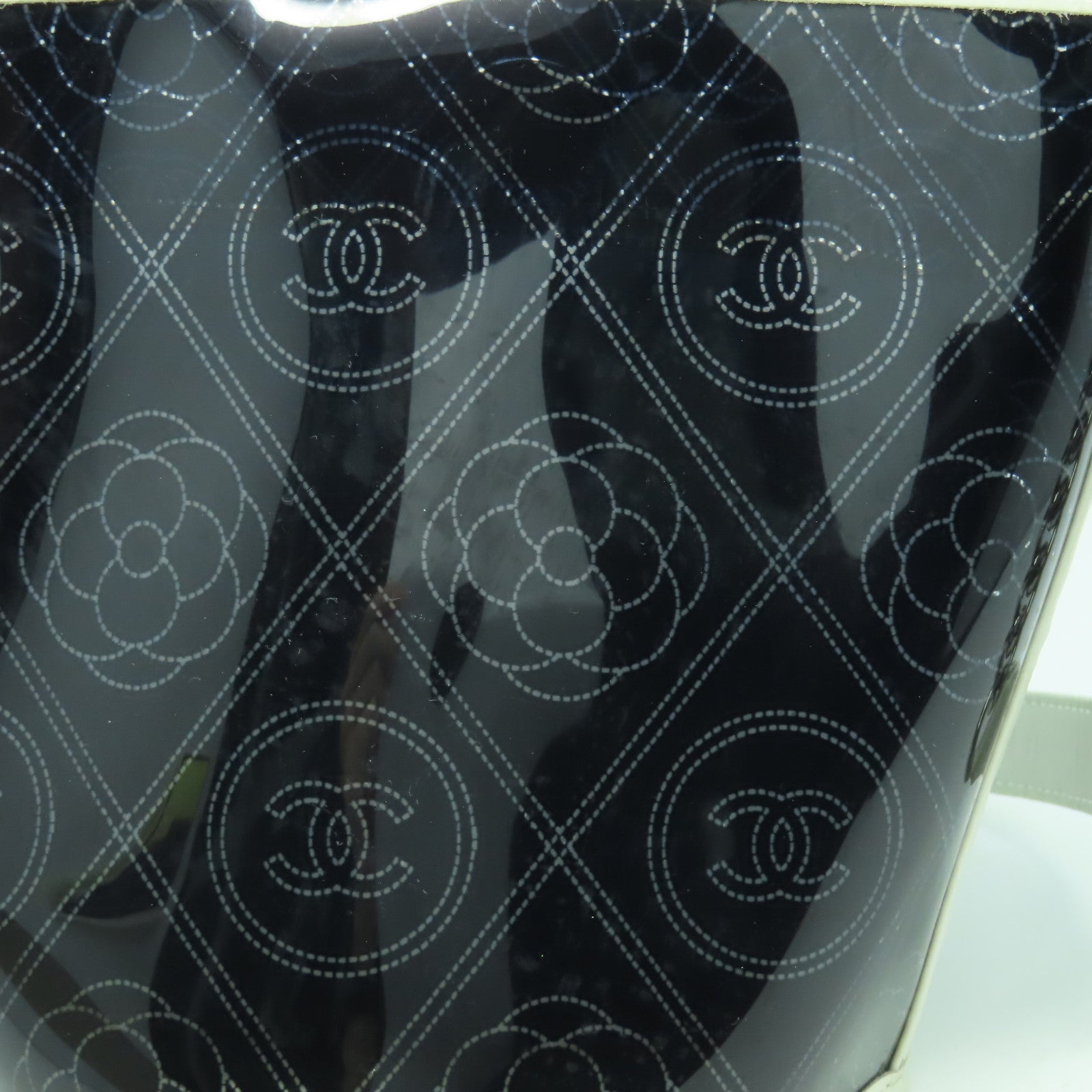 CHANEL 【清倉大減價】牛皮皮革/PVC Chain Shoulder銀扣鏈帶肩背袋黑色/白色