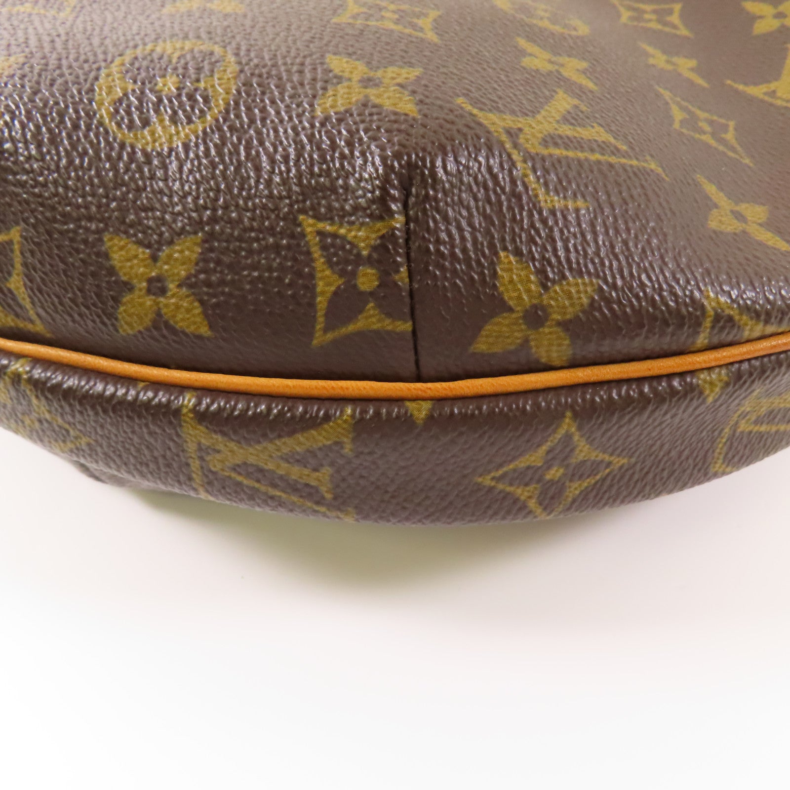 LOUIS VUITTON Monogram Croissant MM金扣肩背袋