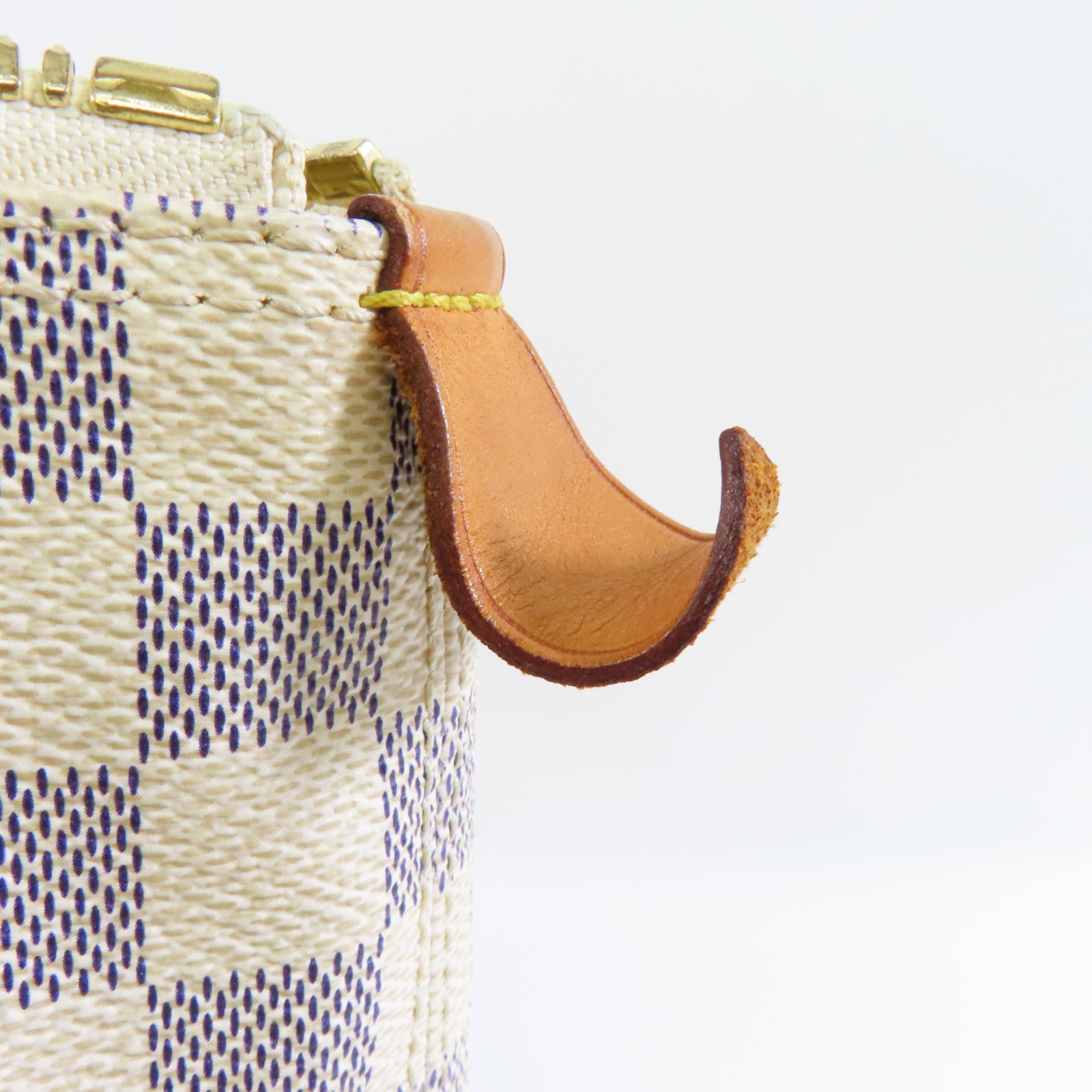 LOUIS VUITTON Damier Azur Saleya MM金扣肩背袋白色