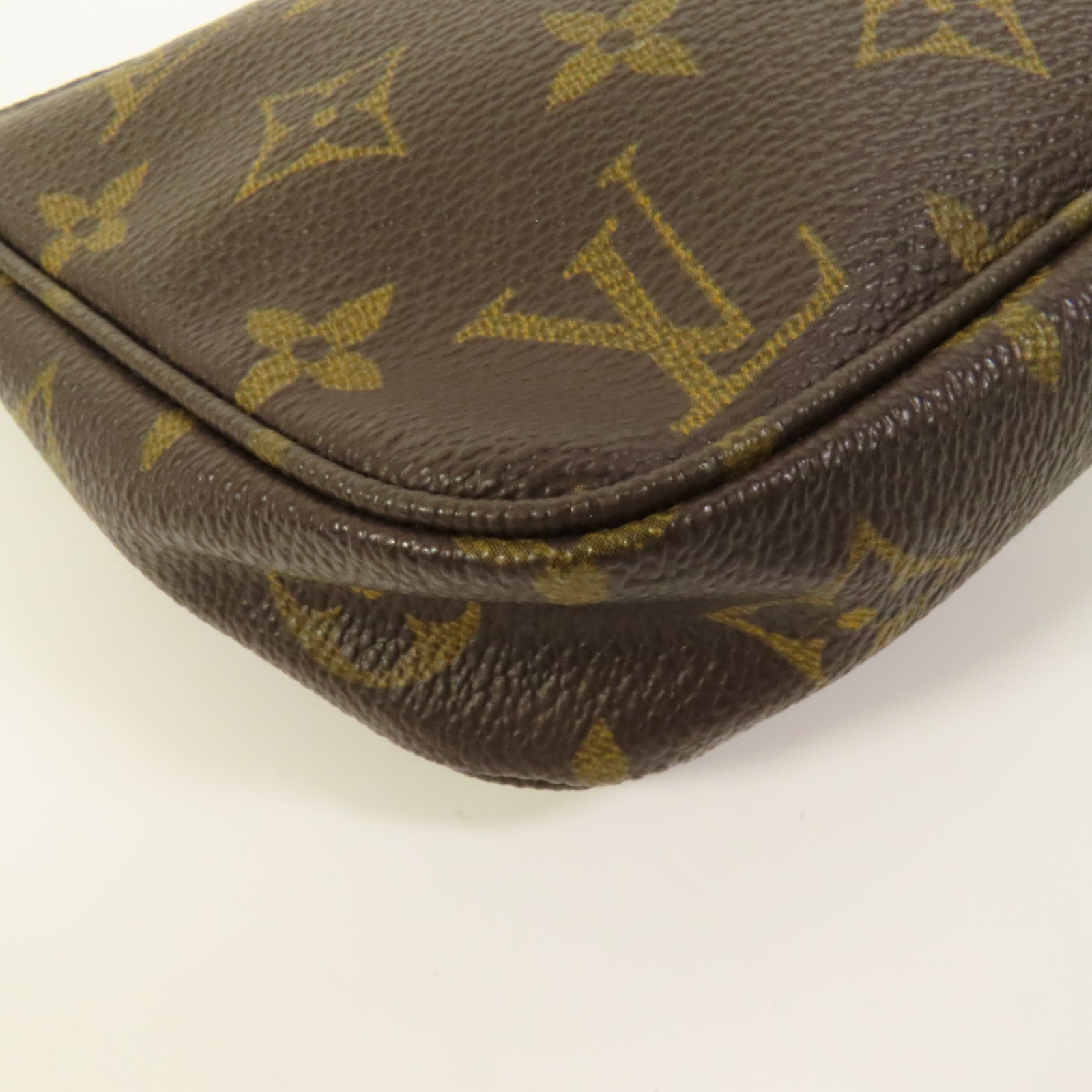 LOUIS VUITTON Monogram Pochette Accessoires金扣手挽袋棕色