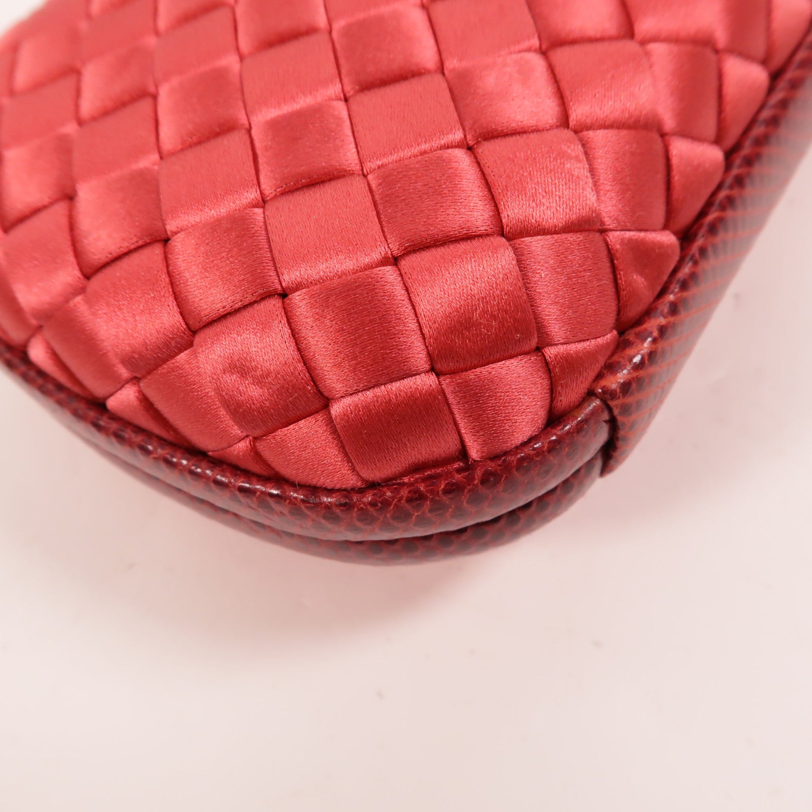 BOTTEGA VENETA Satin Knot Clutch手拿包