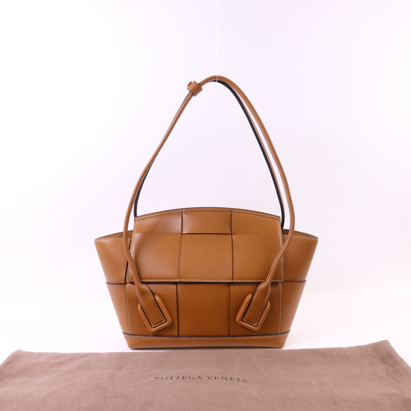 BOTTEGA VENETA 牛皮皮革Arco 33金扣肩背袋