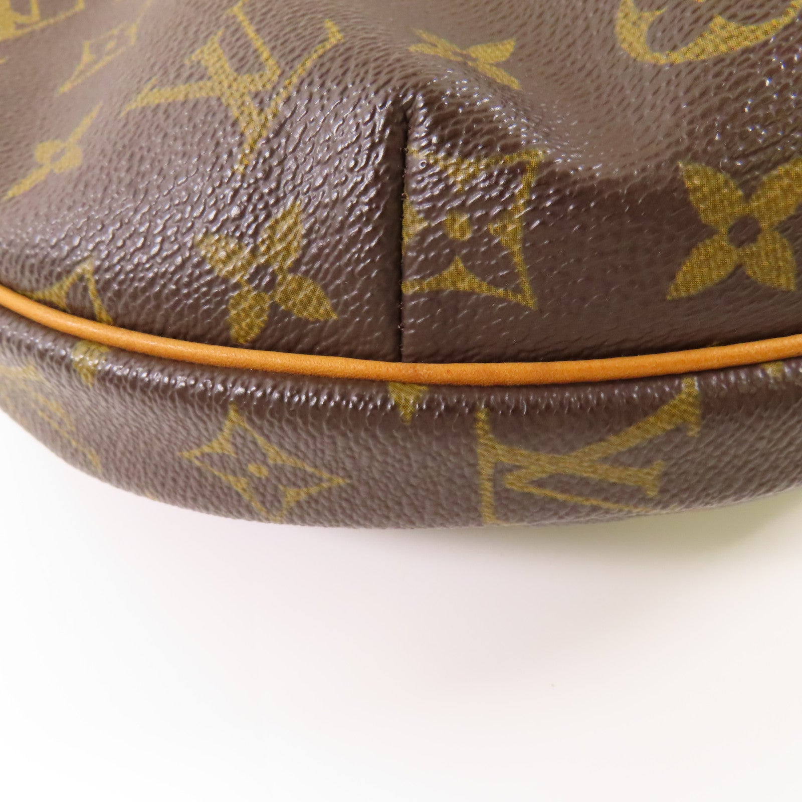 LOUIS VUITTON Monogram Croissant MM金扣肩背袋