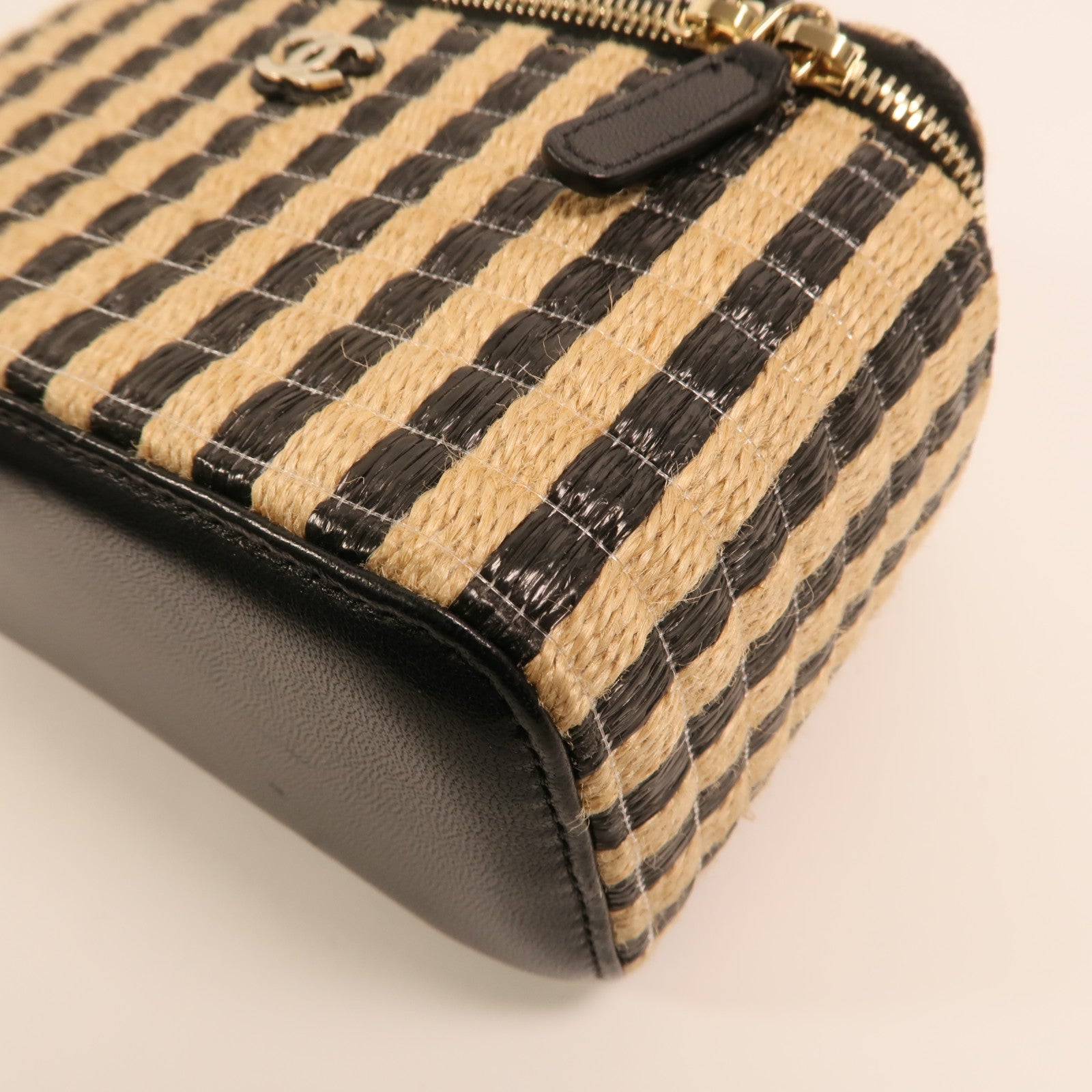 CHANEL Raffia Vanity Case金扣鏈帶肩背袋