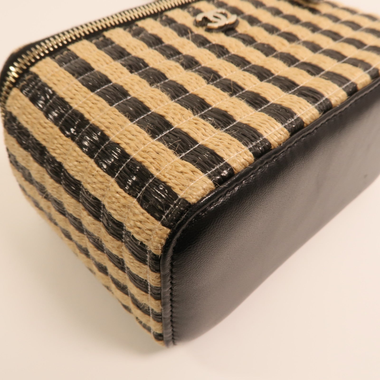CHANEL Raffia Vanity Case金扣鏈帶肩背袋