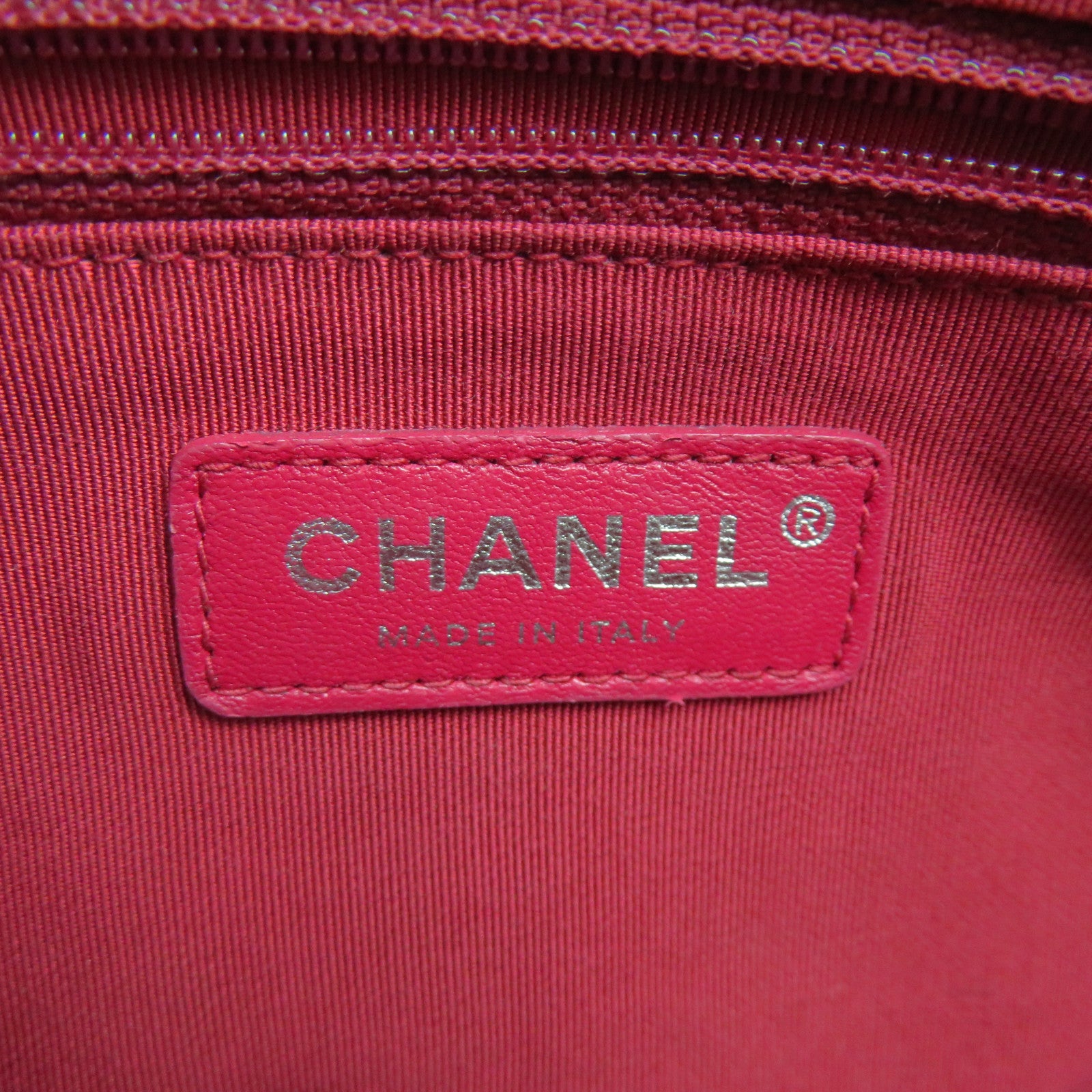 CHANEL Diamond Sheepskin Leather Gabrielle Hobo Medium Chain Shoulder Bag Gold Buckle Chain Shoulder Bag Blue/Black