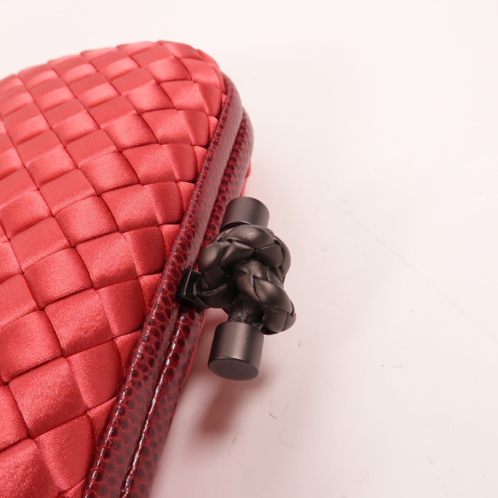 BOTTEGA VENETA Satin Knot Clutch手拿包
