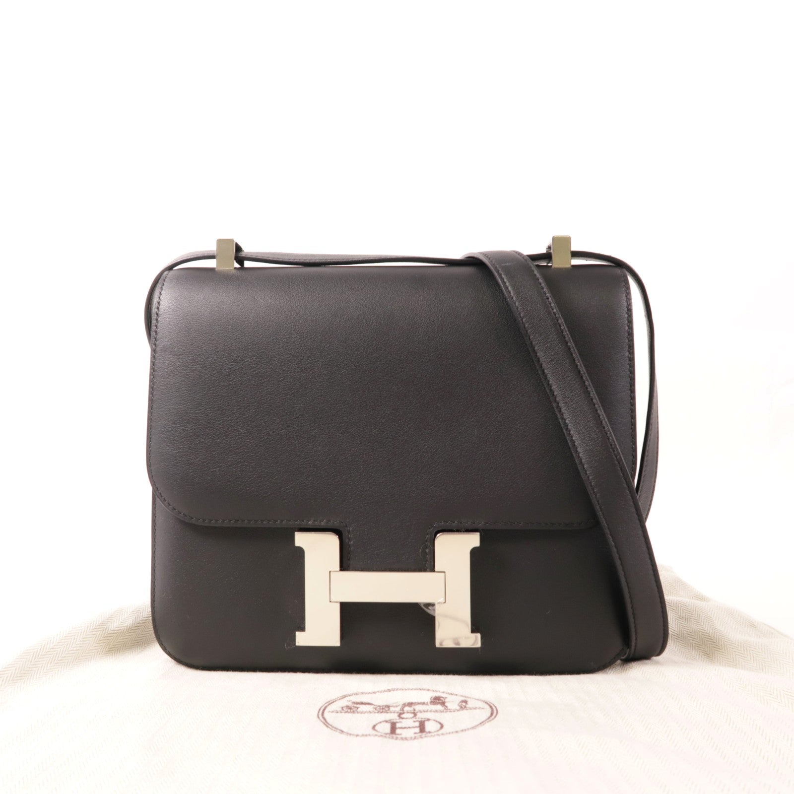 HERMES Swift皮革Constance 24銀扣肩背袋黑色