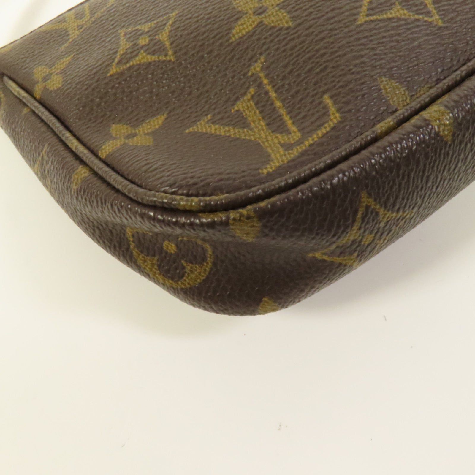 LOUIS VUITTON Monogram Pochette Accessoires金扣手挽袋棕色