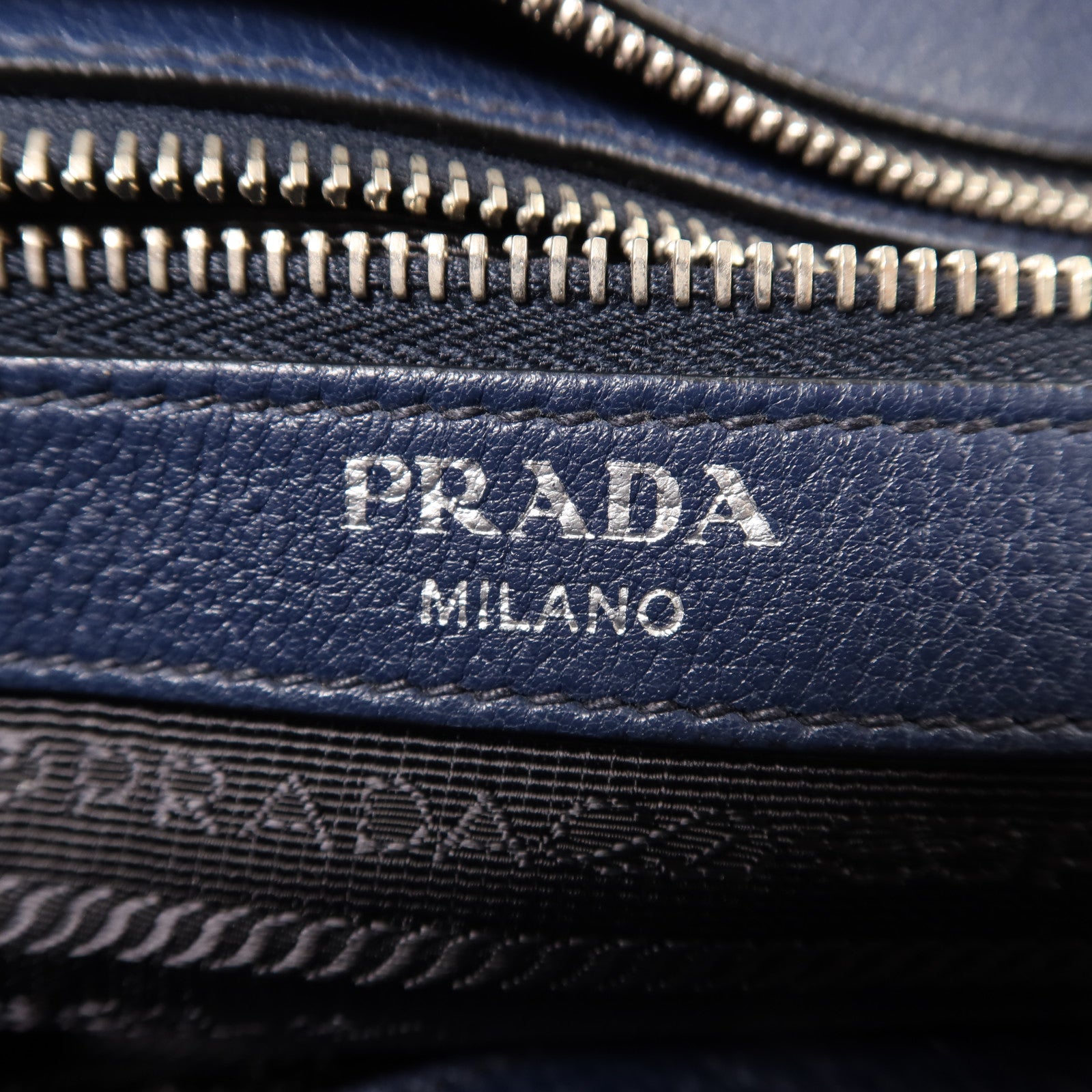 PRADA 牛皮皮革Tote Bag銀扣手挽袋