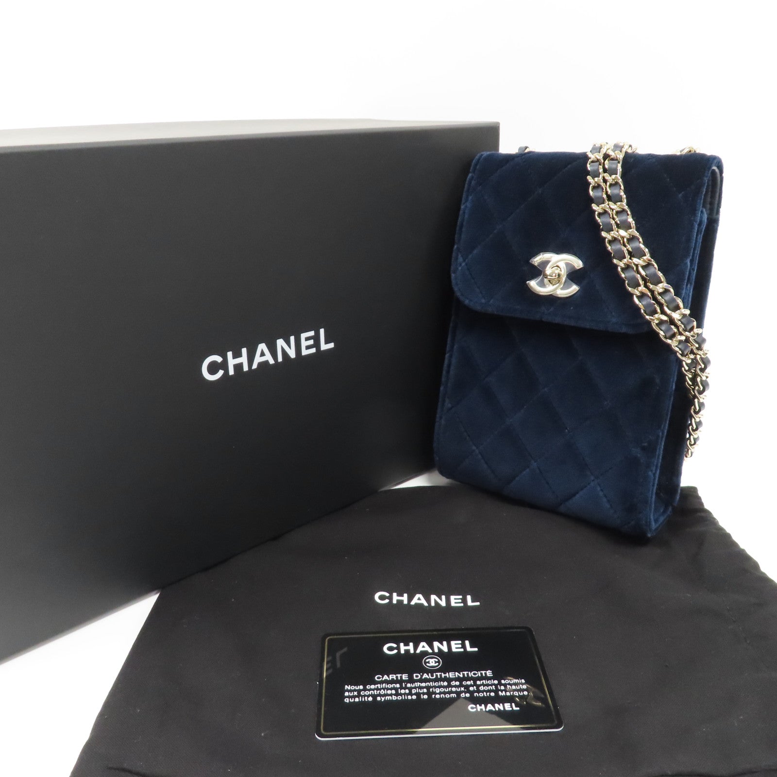 CHANEL 菱格天鵝絨Phone Holder With Chain金扣鏈帶肩背袋深藍色