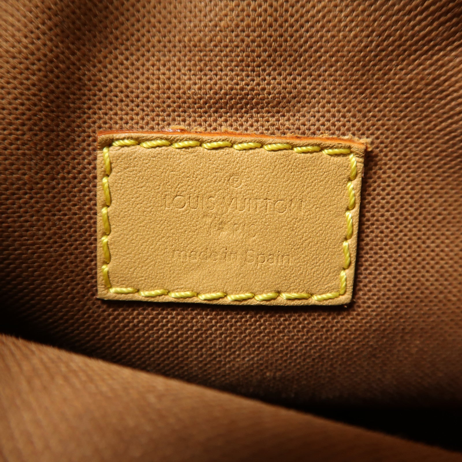 LOUIS VUITTON Monogram Fold Me Pouch金扣肩背袋