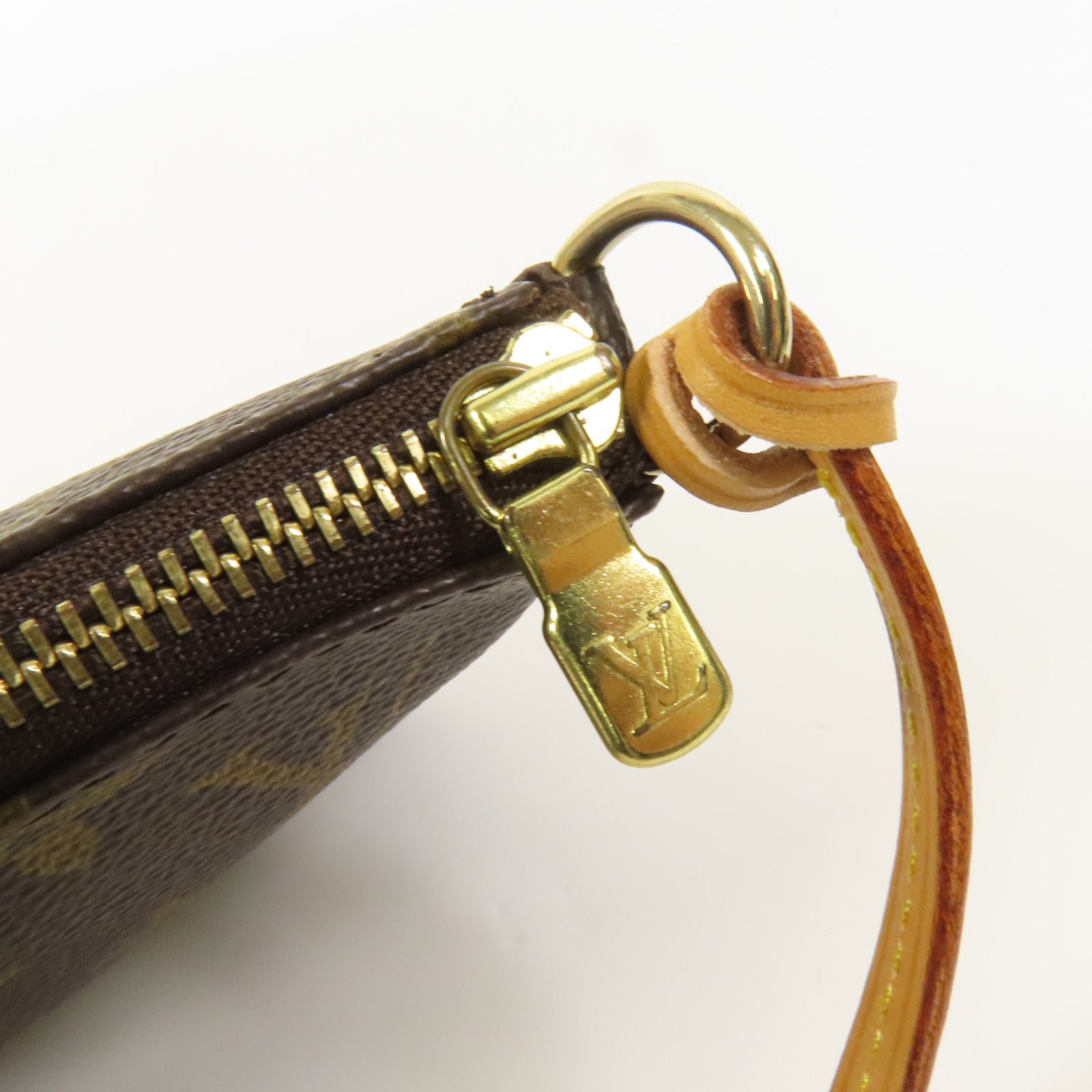 LOUIS VUITTON Monogram Pochette Accessoires金扣手挽袋棕色