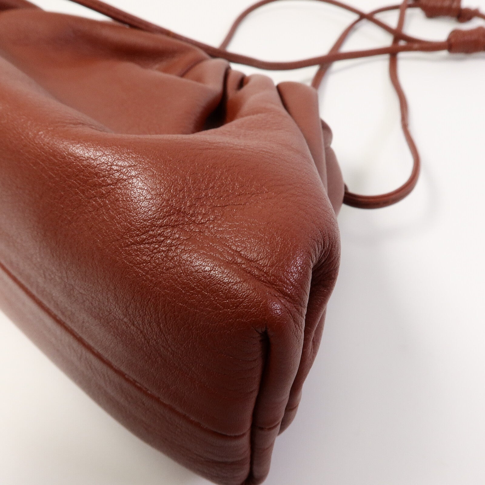 BOTTEGA VENETA 牛皮皮革The Mini Pouch肩背袋