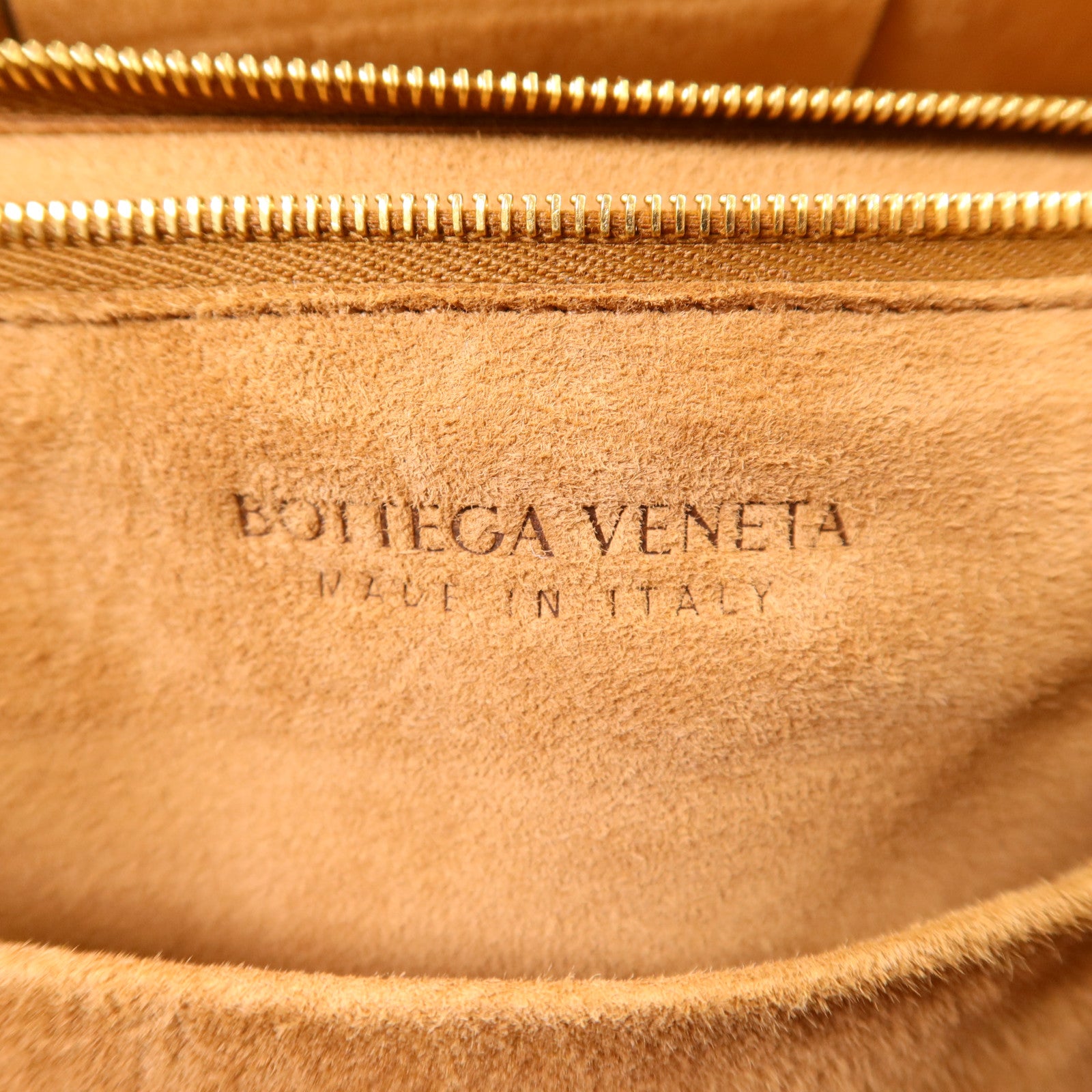 BOTTEGA VENETA 牛皮皮革Arco 33金扣肩背袋