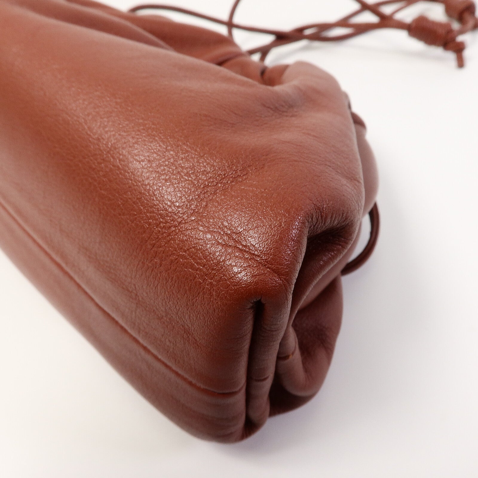 BOTTEGA VENETA 牛皮皮革The Mini Pouch肩背袋