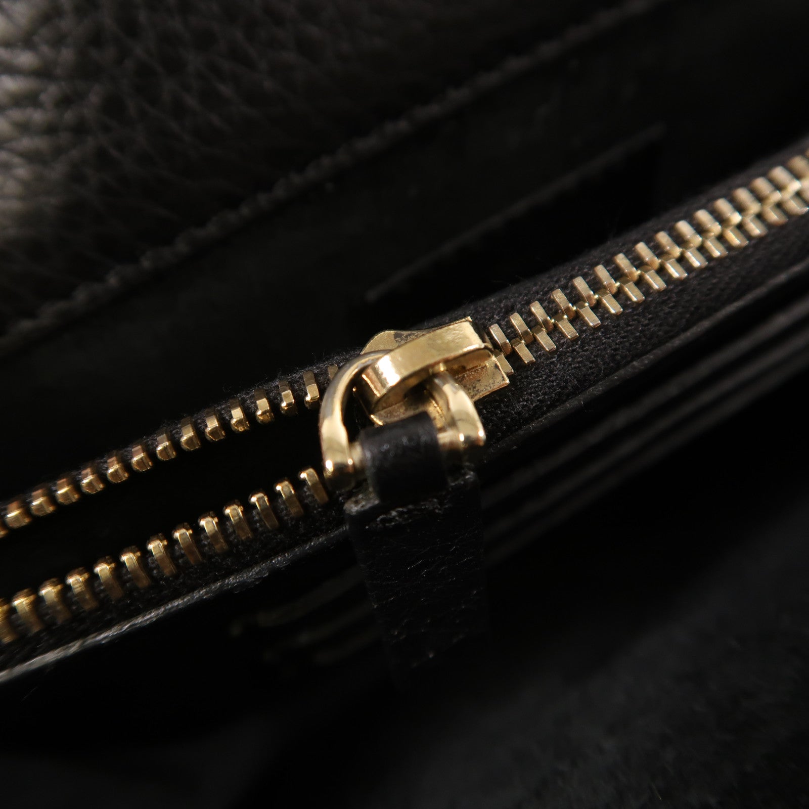 Valentino 牛皮皮革Chain Shoulder金扣鏈帶肩背袋