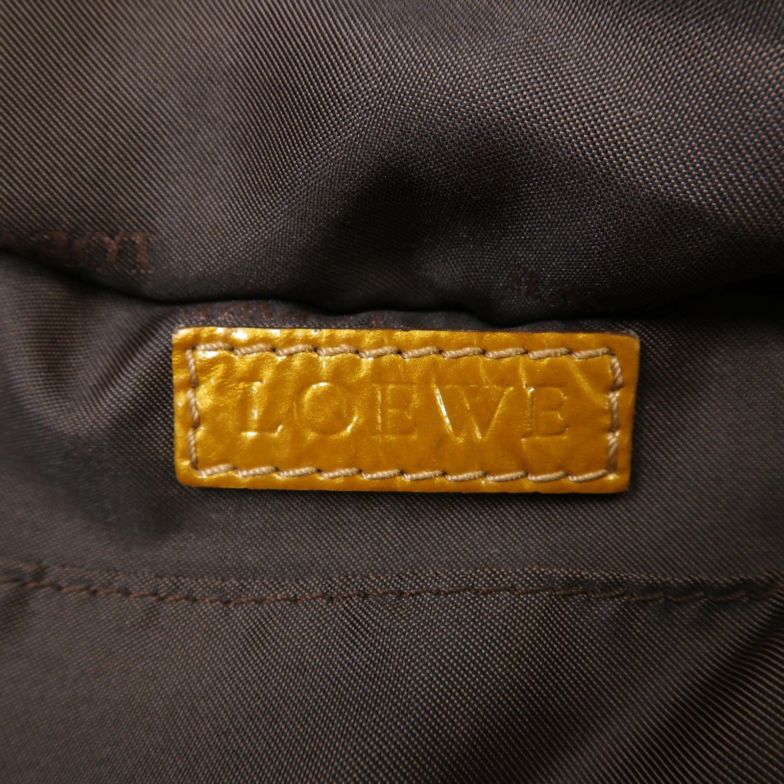 LOEWE 漆皮皮革Vintage Handbag金扣手挽袋金色