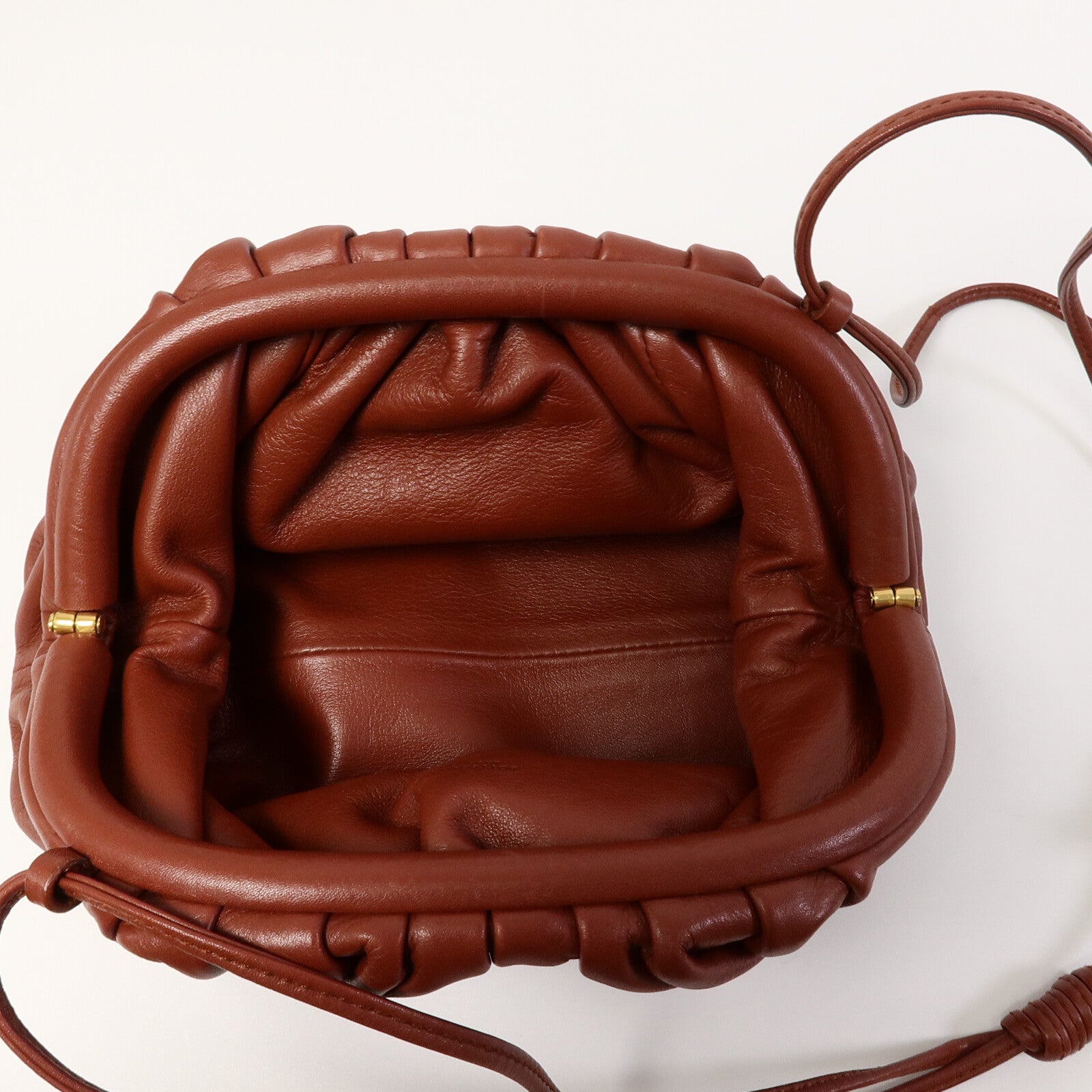 BOTTEGA VENETA 牛皮皮革The Mini Pouch肩背袋