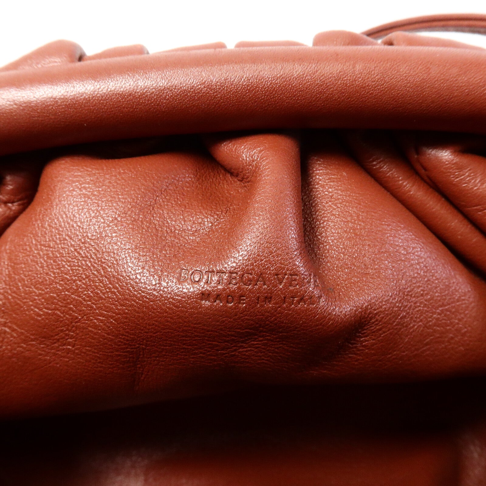 BOTTEGA VENETA 牛皮皮革The Mini Pouch肩背袋