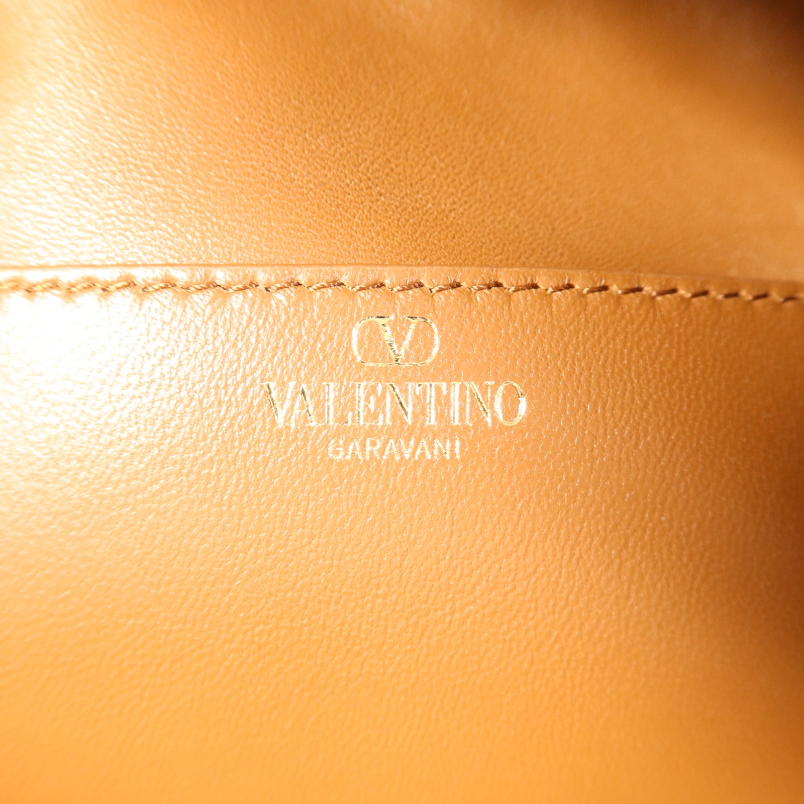 Valentino 羊皮皮革Pour Bucket Bag金扣肩背袋