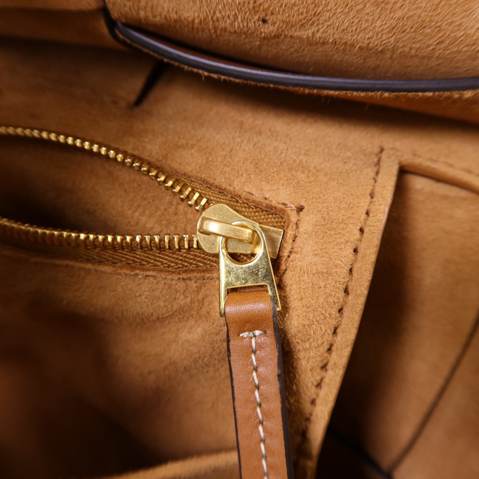 BOTTEGA VENETA 牛皮皮革Arco 33金扣肩背袋