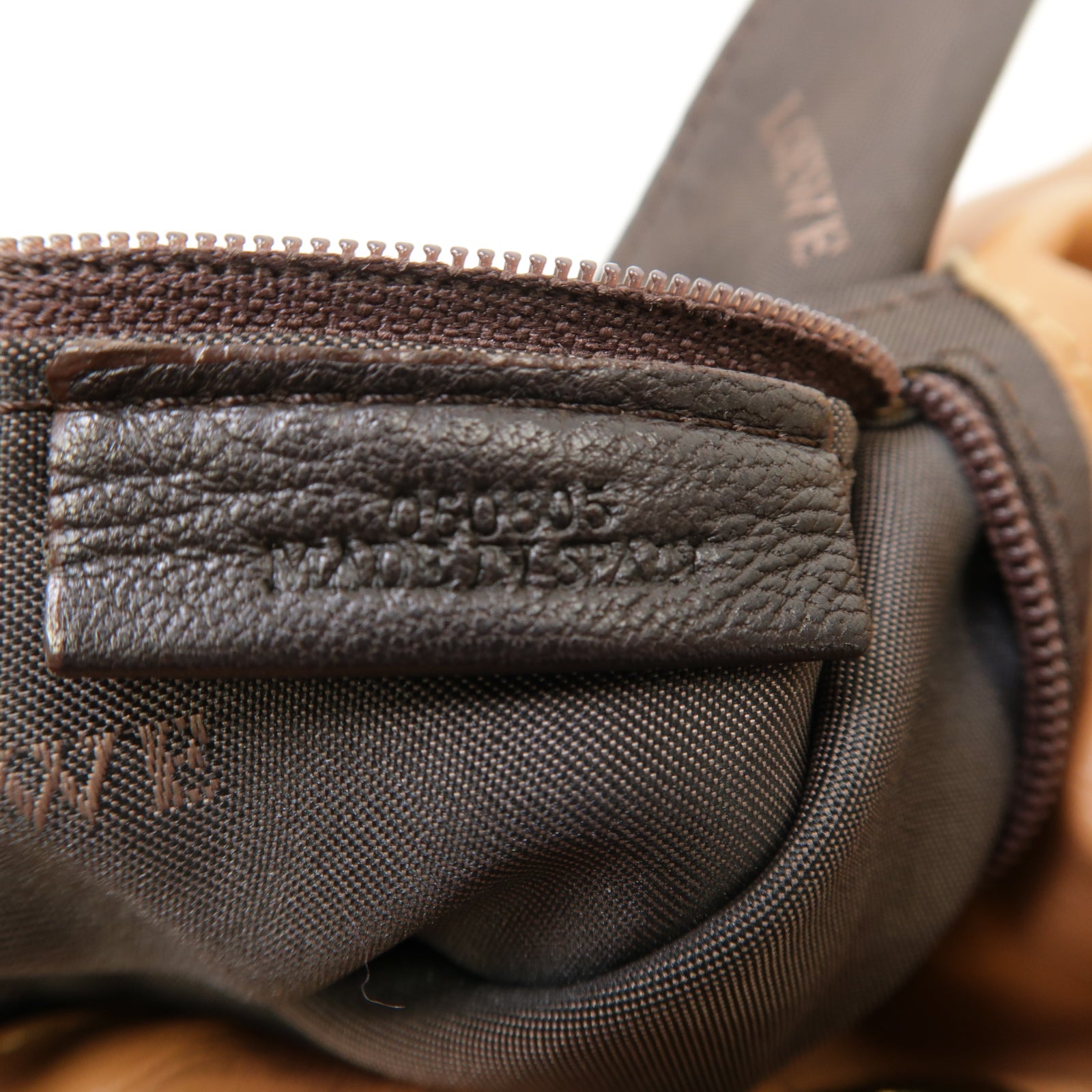 LOEWE 漆皮皮革Vintage Handbag金扣手挽袋金色