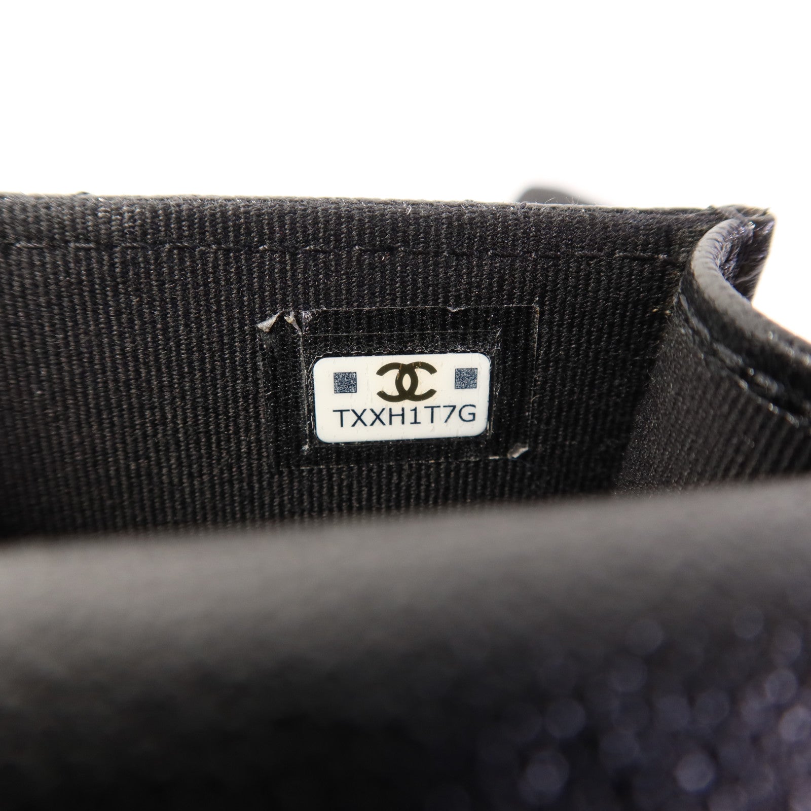 CHANEL 牛皮皮革Phone and Airpods Case金扣手機袋