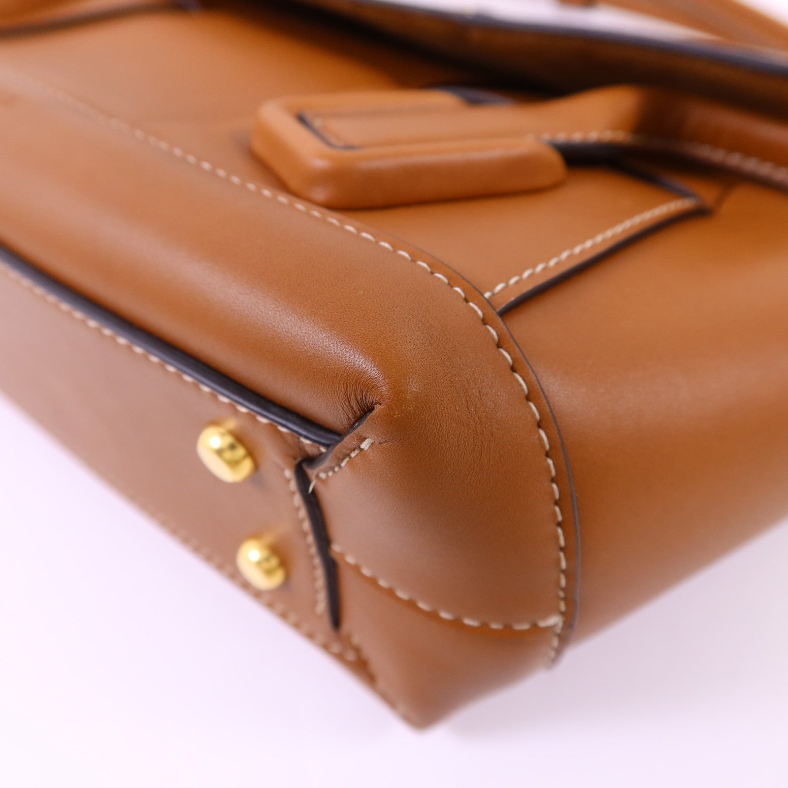 BOTTEGA VENETA 牛皮皮革Arco 33金扣肩背袋