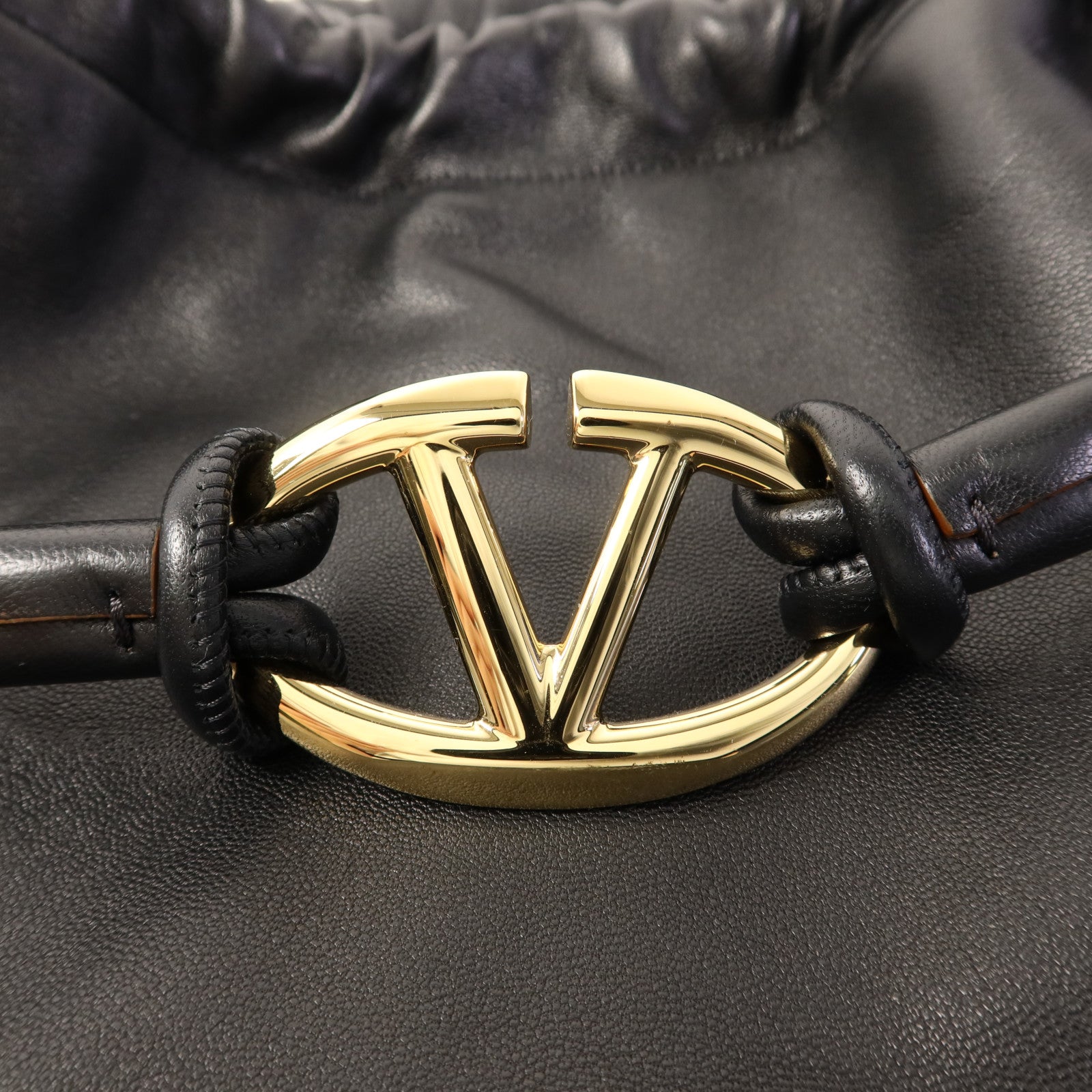 Valentino 羊皮皮革Pour Bucket Bag金扣肩背袋