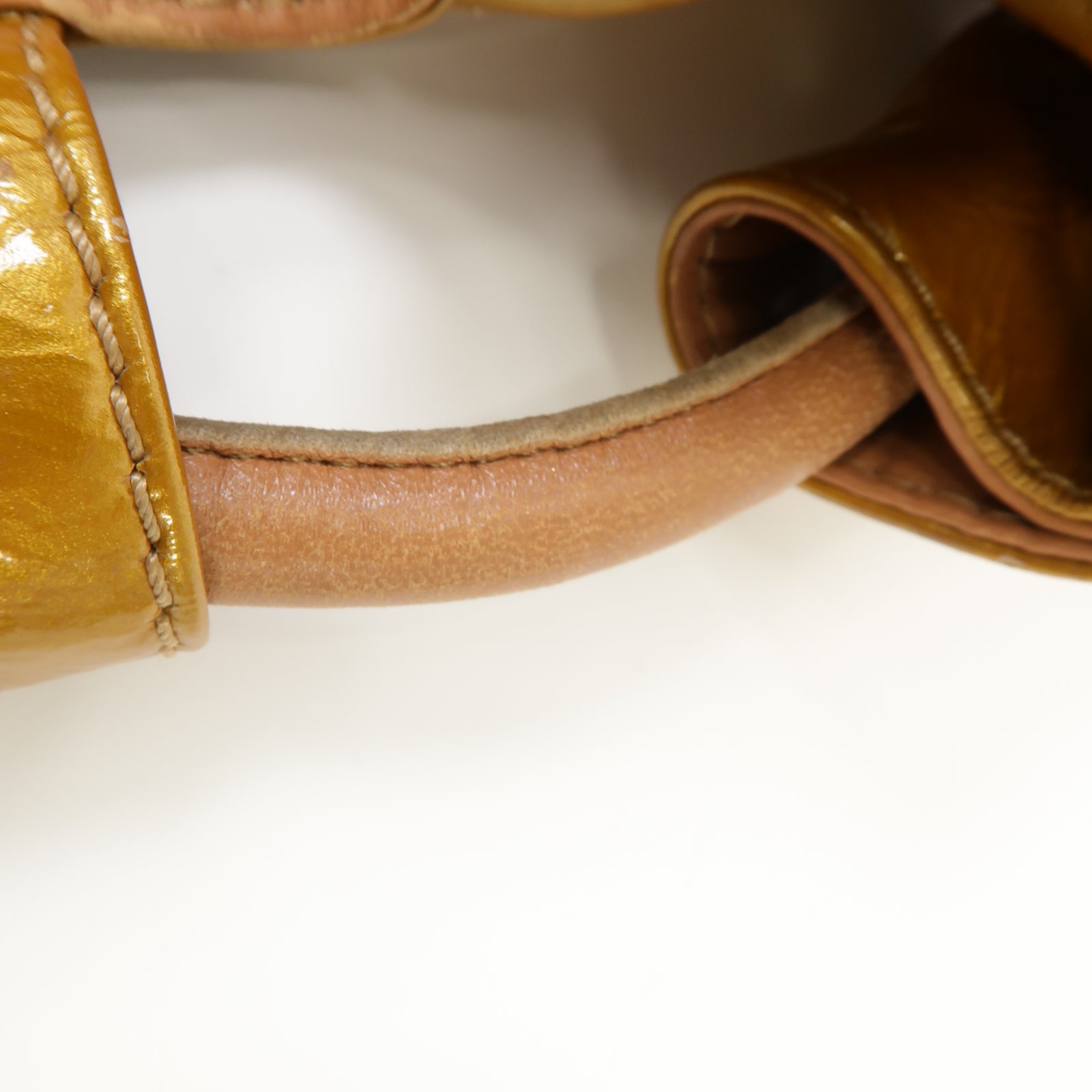 LOEWE 漆皮皮革Vintage Handbag金扣手挽袋金色