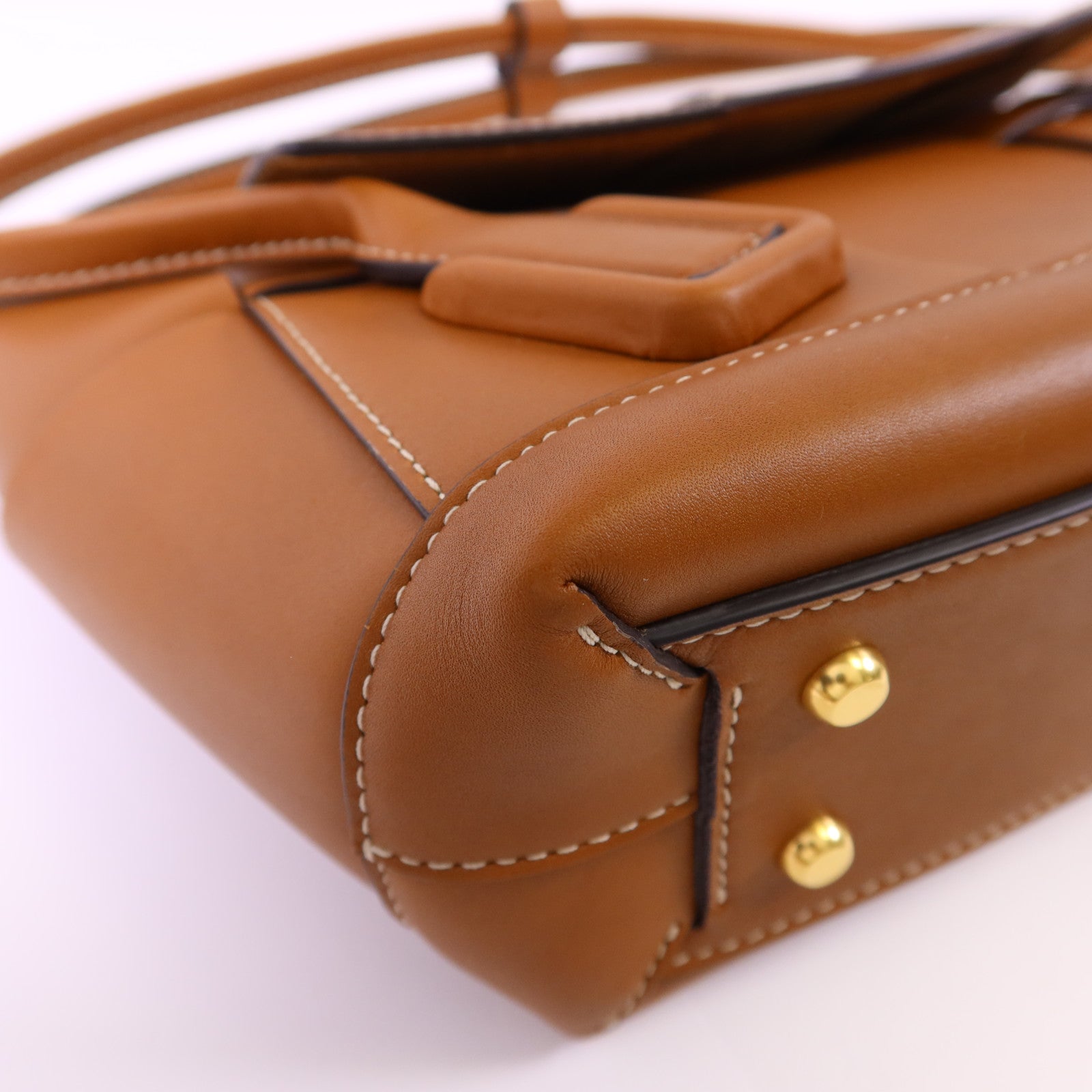 BOTTEGA VENETA 牛皮皮革Arco 33金扣肩背袋