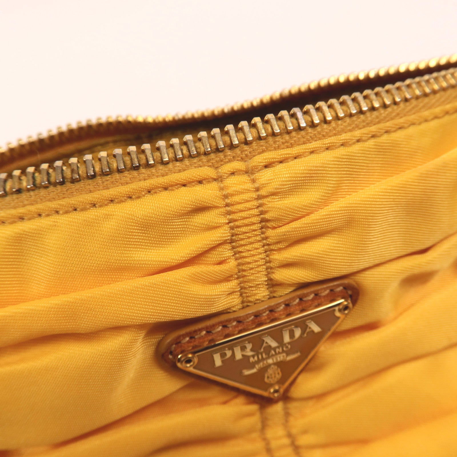 PRADA 尼龍Cosmetics Bag金扣手拿包