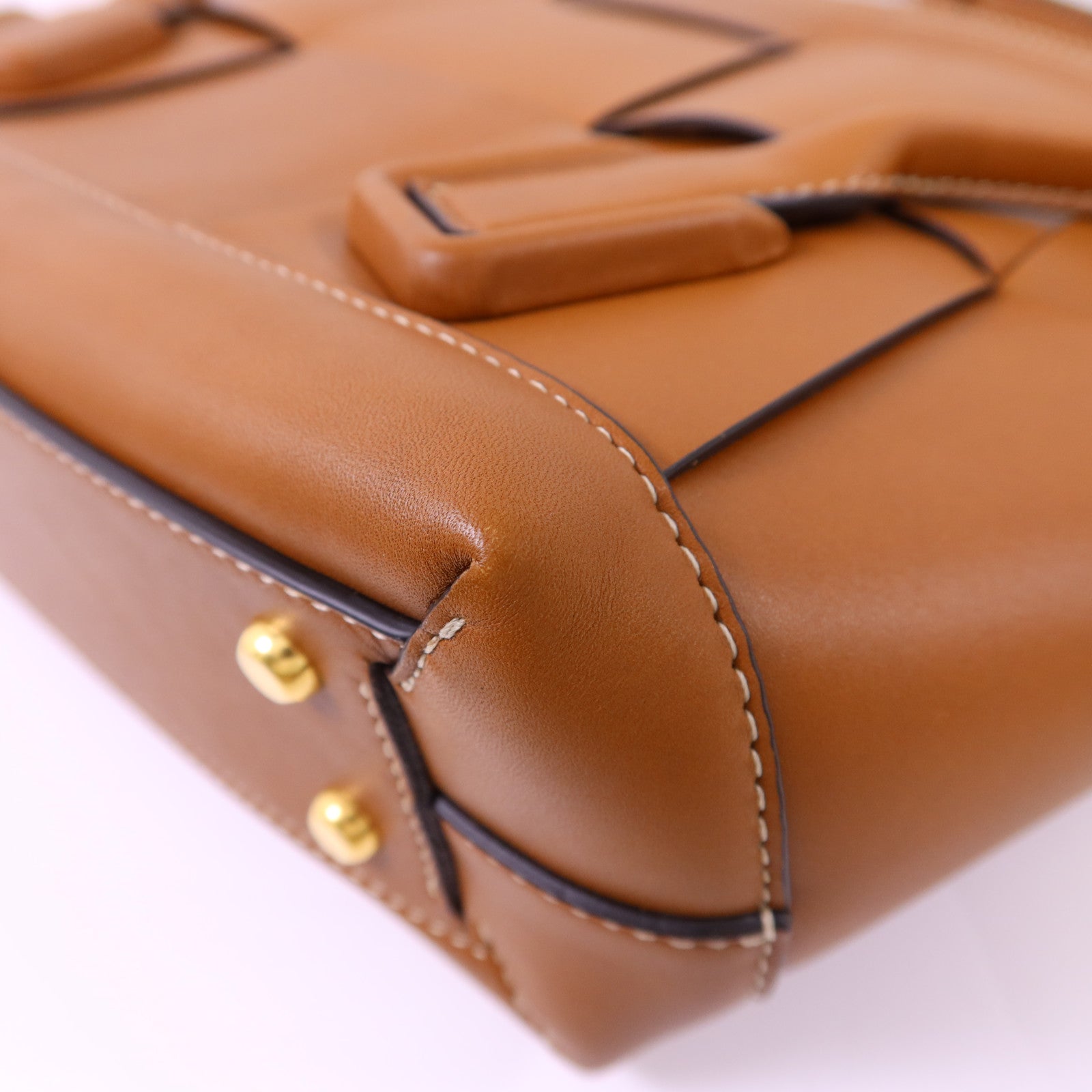 BOTTEGA VENETA 牛皮皮革Arco 33金扣肩背袋