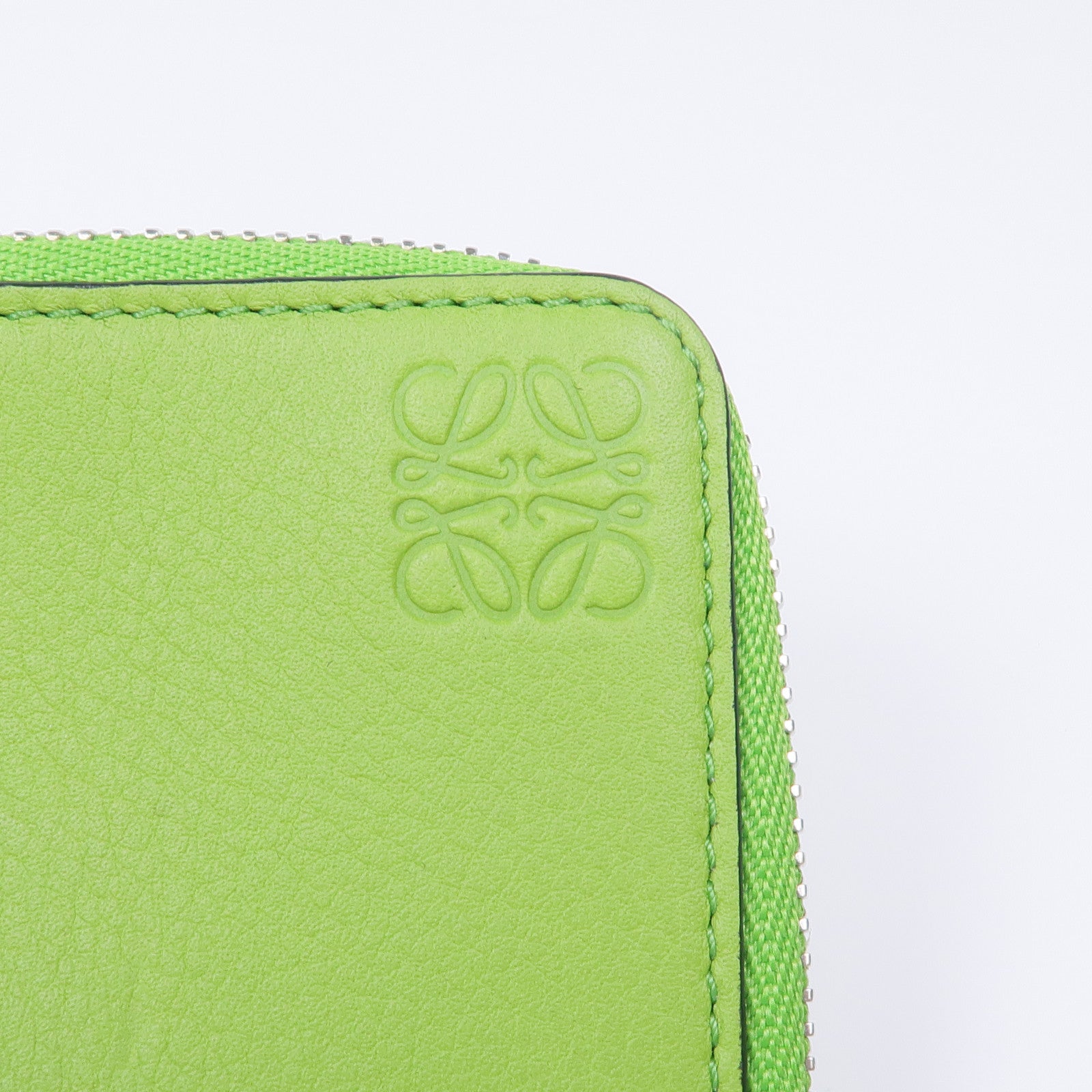 LOEWE 牛皮皮革Loewe X Totoro銀扣零錢包/卡片套