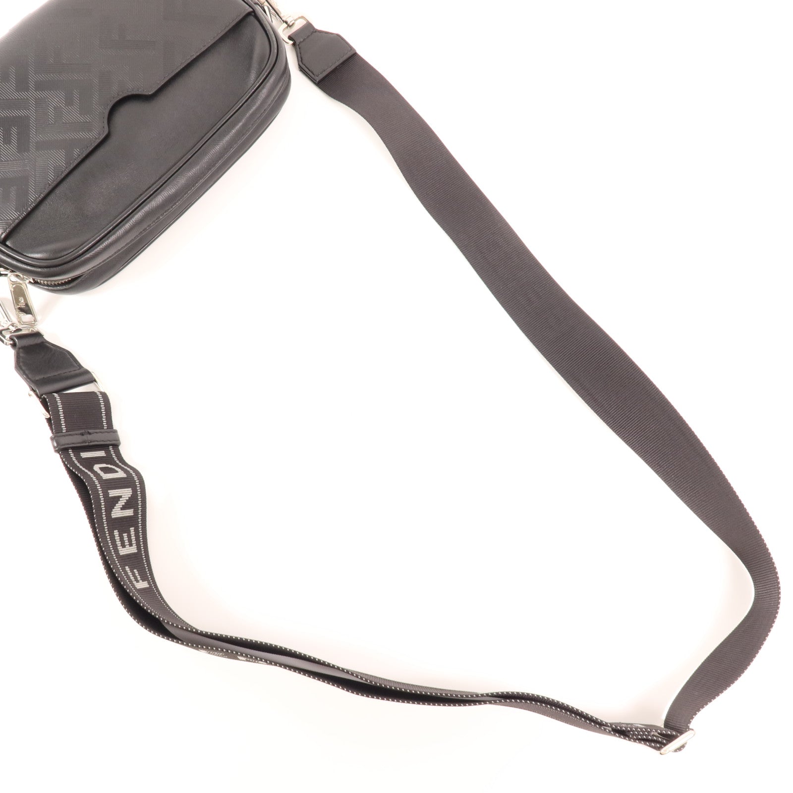 FENDI 皮革Camera Bag銀扣肩背袋