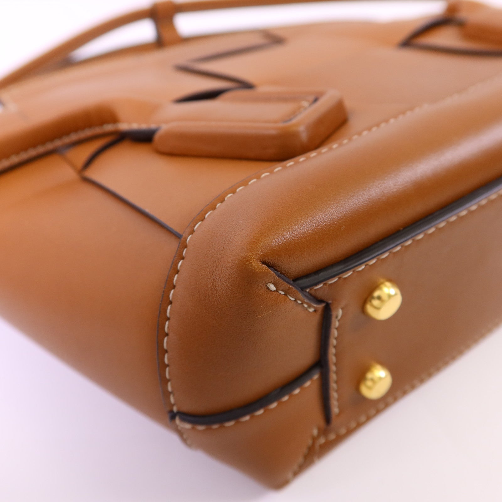 BOTTEGA VENETA 牛皮皮革Arco 33金扣肩背袋