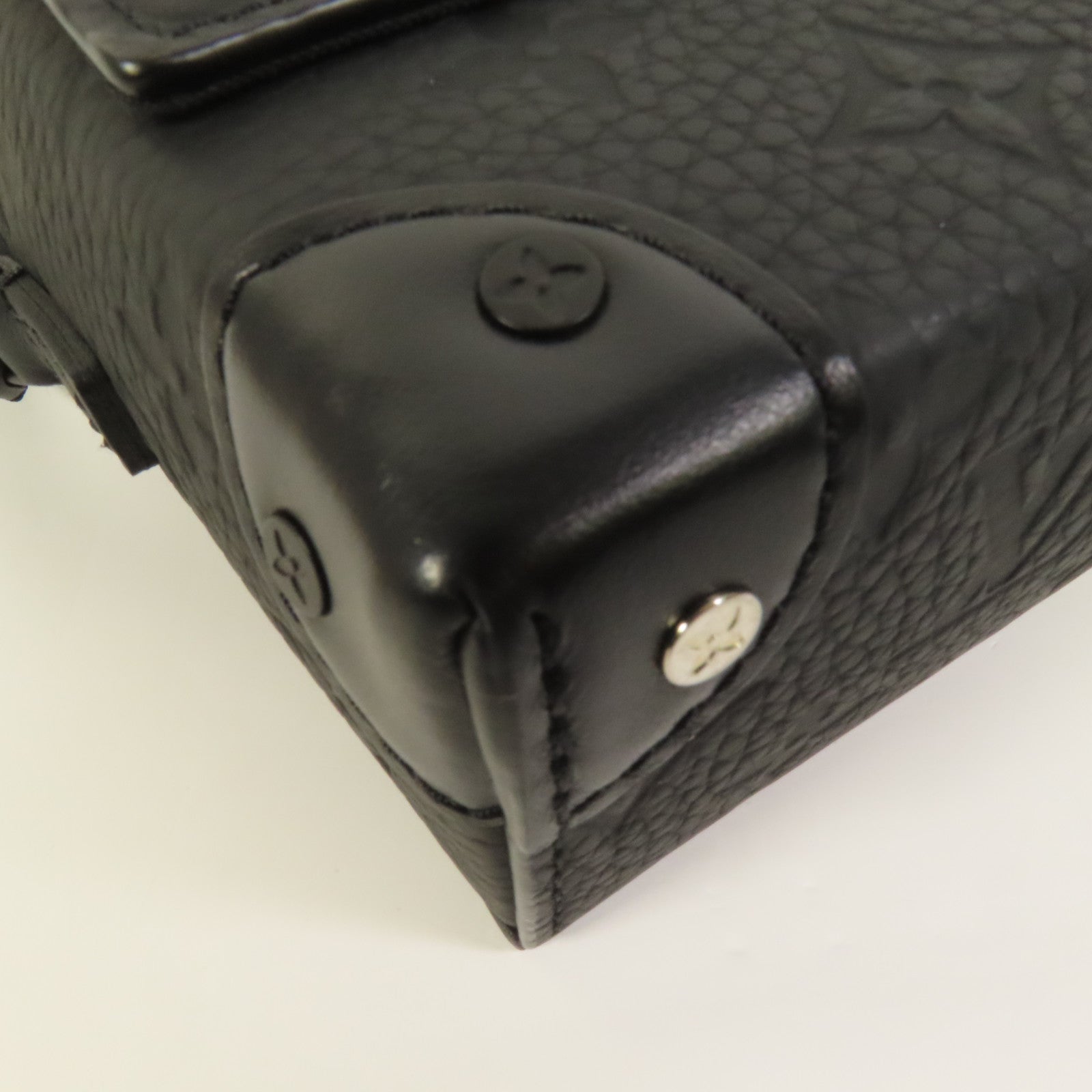LOUIS VUITTON Monogram Taurillon Steamer Wearable Wallet扣肩背袋