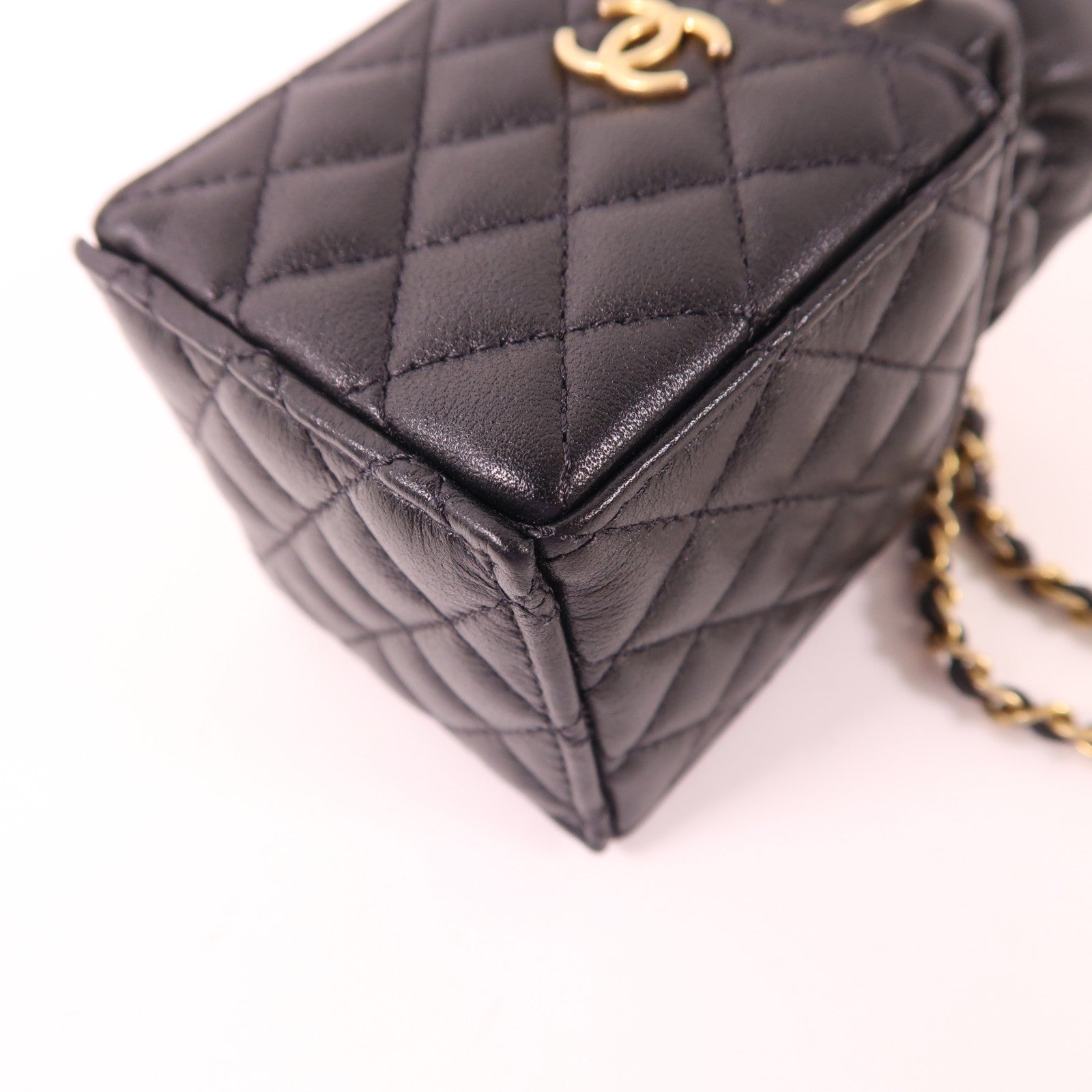 CHANEL 羊皮皮革Mini Bucket Box金扣鏈帶肩背袋