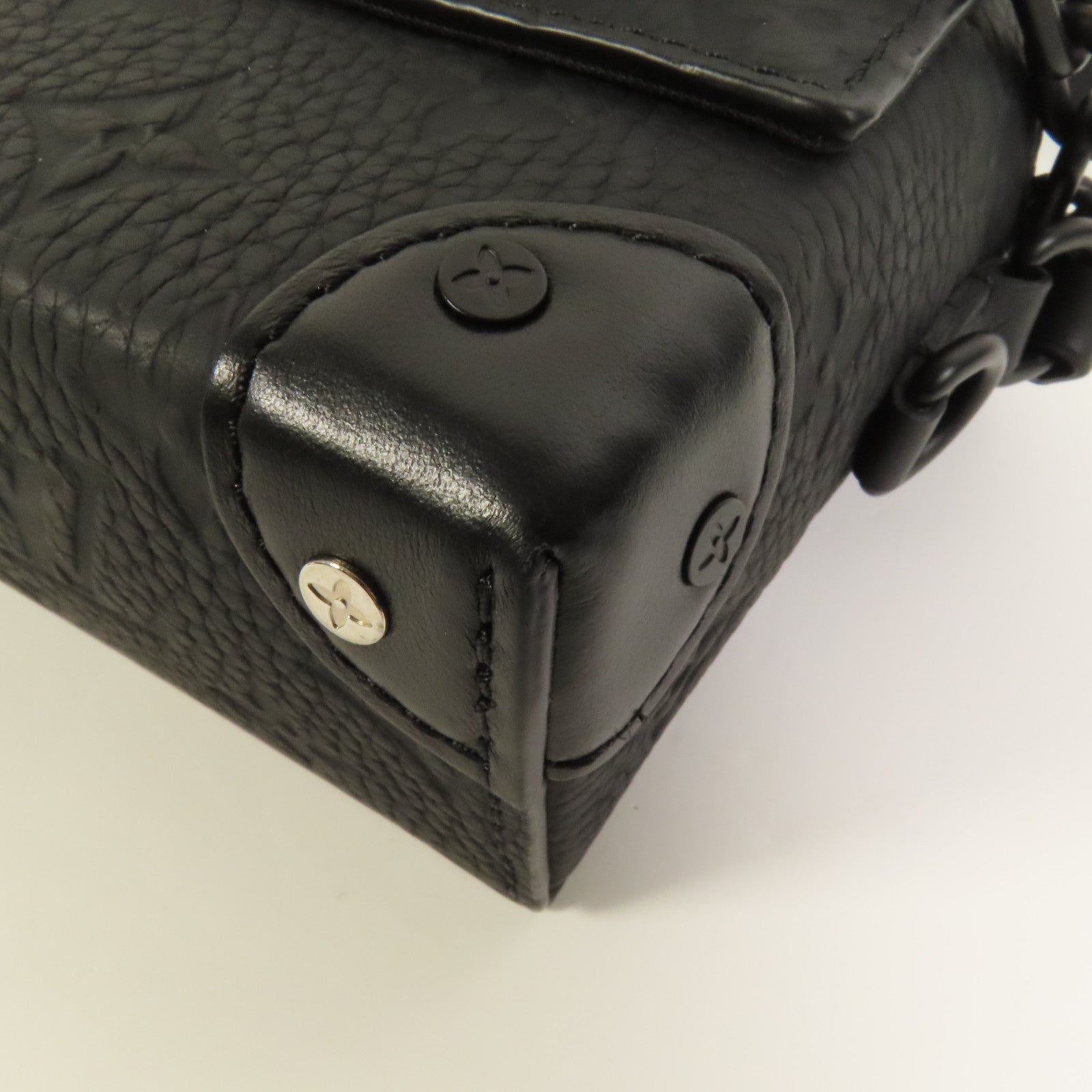 LOUIS VUITTON Monogram Taurillon Steamer Wearable Wallet扣肩背袋