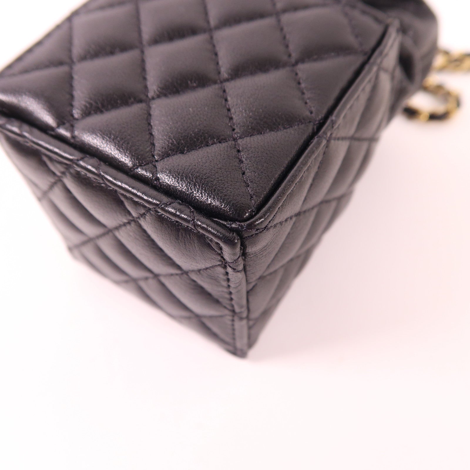 CHANEL 羊皮皮革Mini Bucket Box金扣鏈帶肩背袋