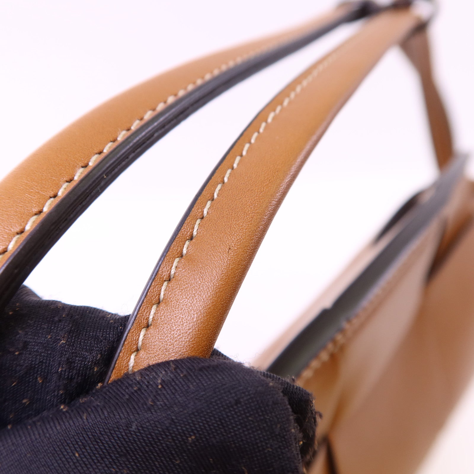 BOTTEGA VENETA 牛皮皮革Arco 33金扣肩背袋