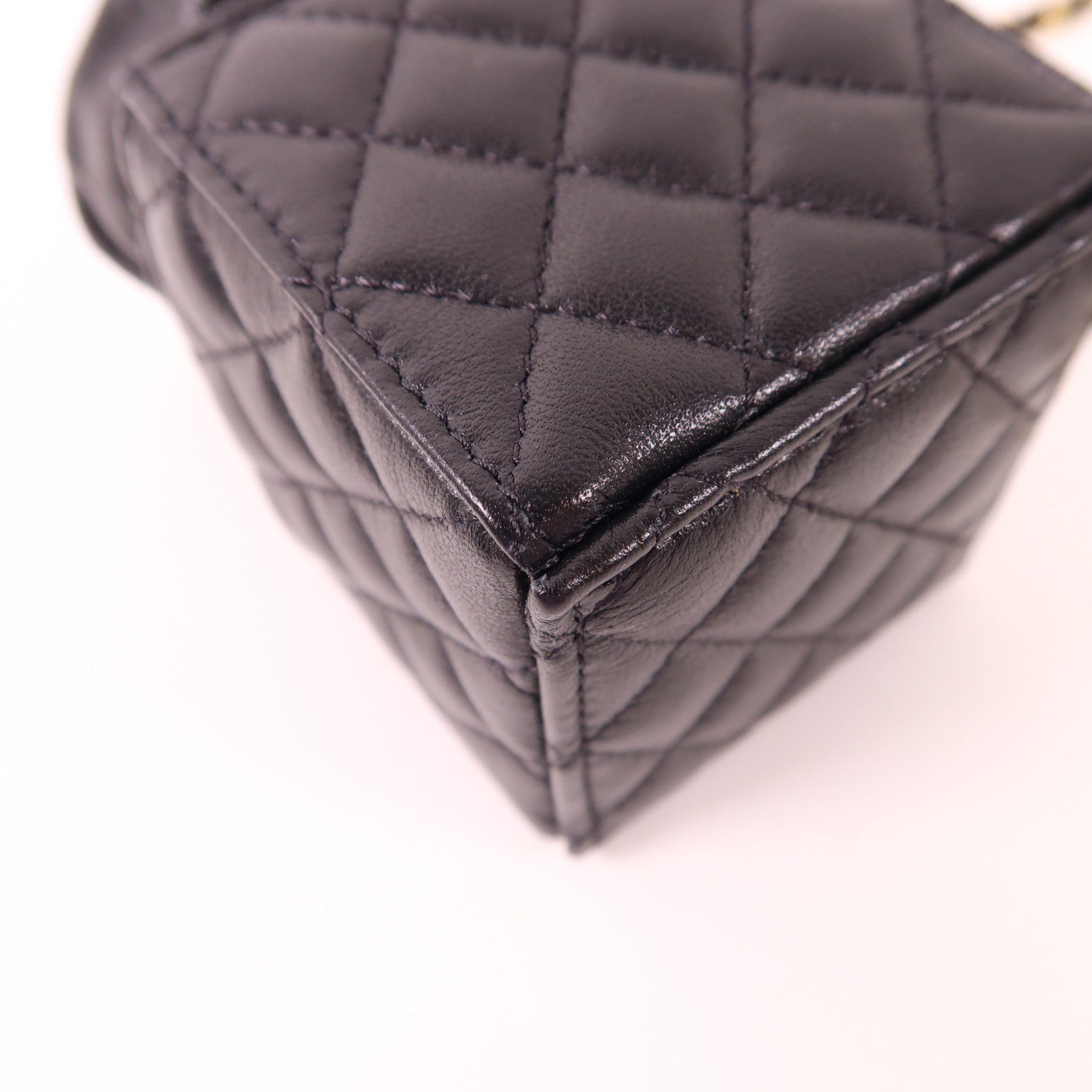 CHANEL 羊皮皮革Mini Bucket Box金扣鏈帶肩背袋