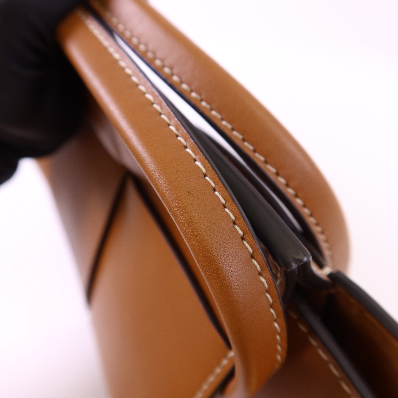 BOTTEGA VENETA 牛皮皮革Arco 33金扣肩背袋