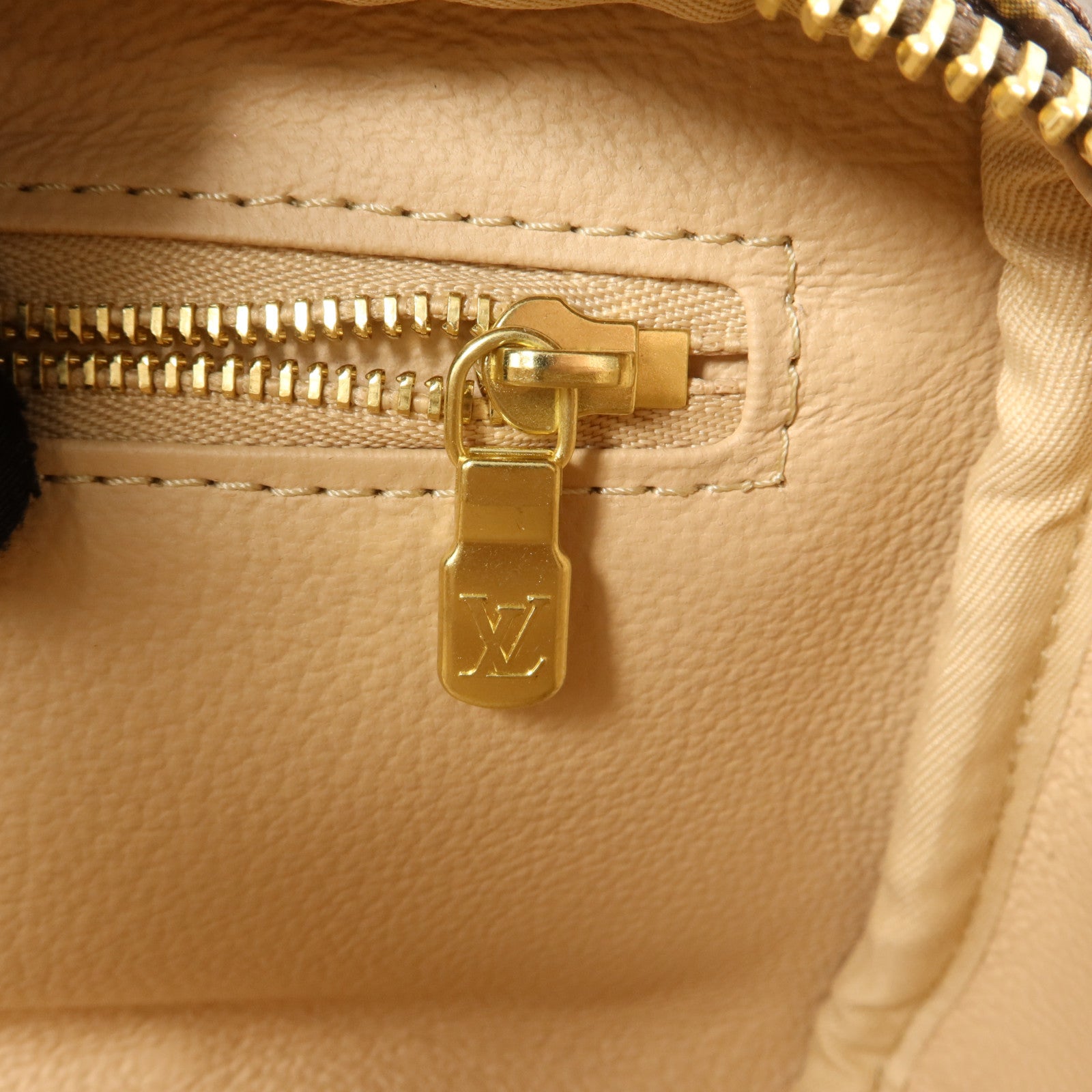 LOUIS VUITTON Monogram Dopp Kit Toiletry Pouch金扣小袋